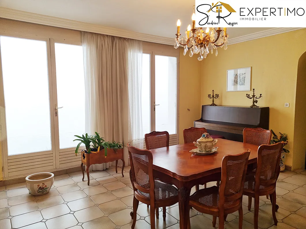 Grande maison familiale de 228 m² avec terrain à Saint Éloy-les-Mines 