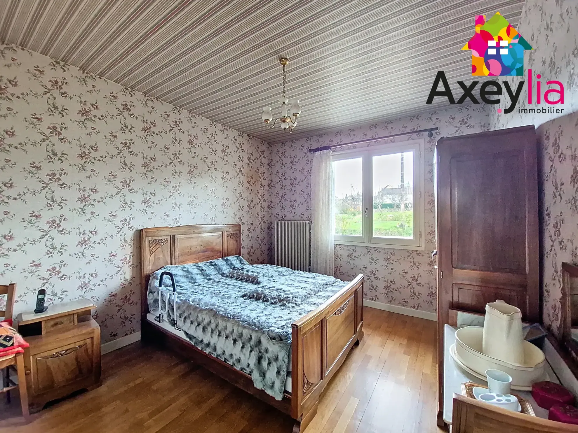 Maison avec 3 chambres, garages et terrain clos à Saint-Christophe-en-Brionnais 