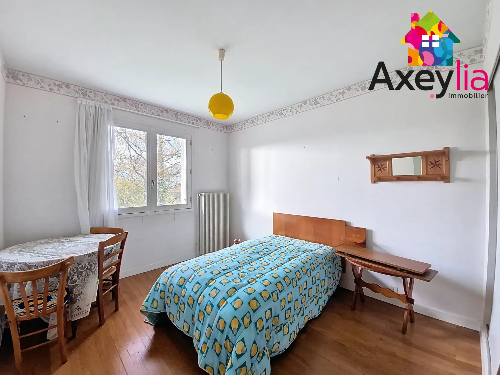 Maison avec 3 chambres, garages et terrain clos à Saint-Christophe-en-Brionnais 