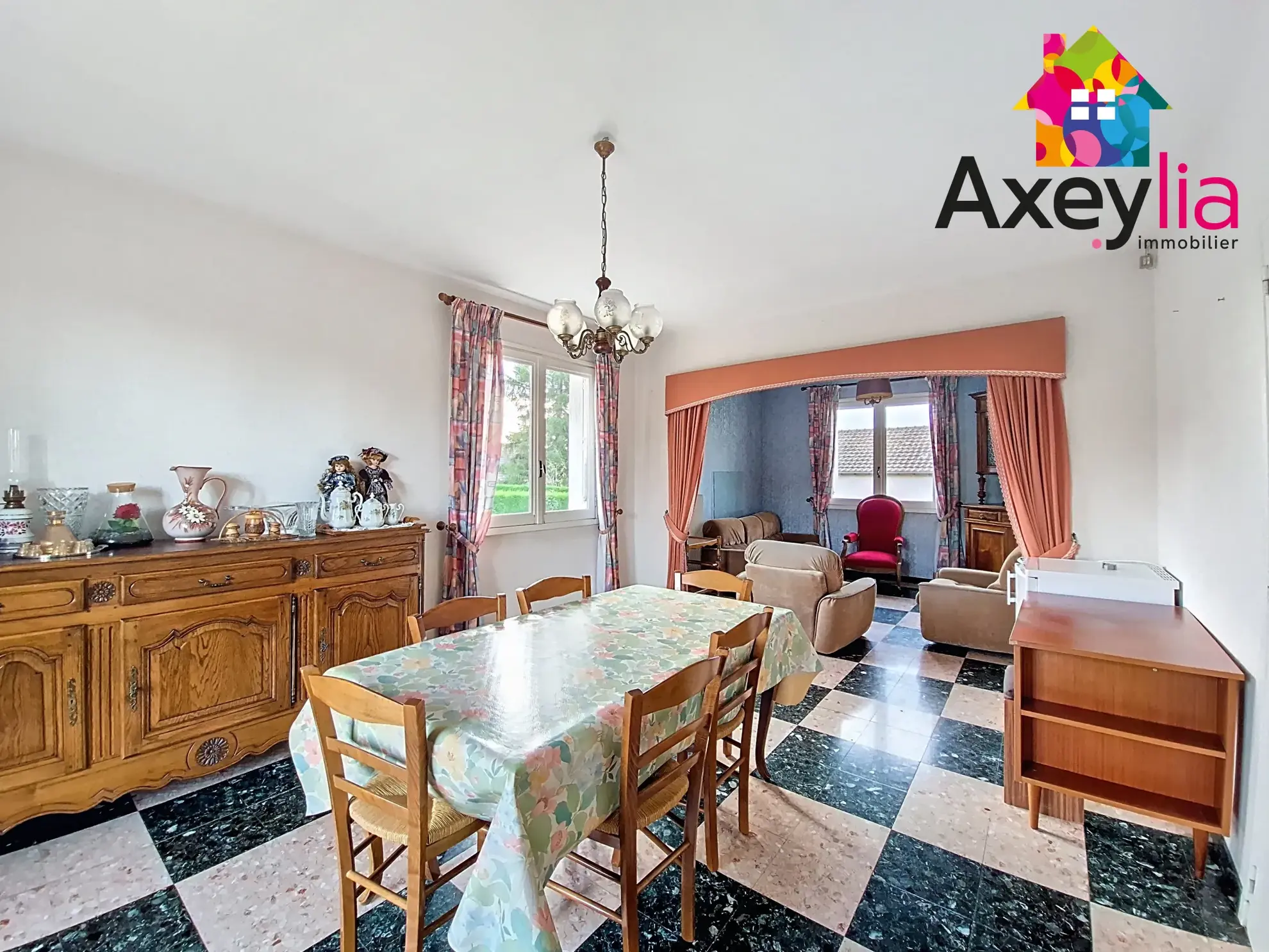 Maison avec 3 chambres, garages et terrain clos à Saint-Christophe-en-Brionnais 