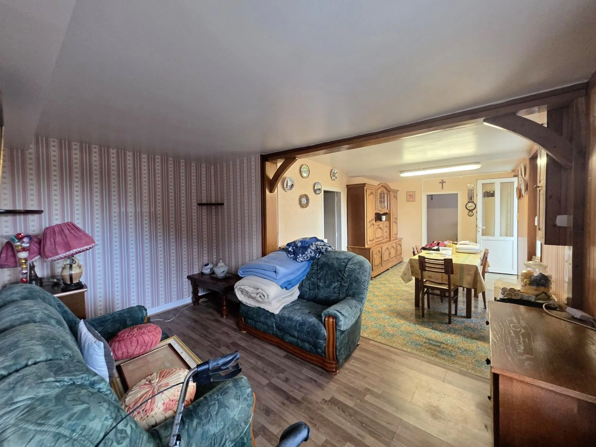 Longère à vendre près de Goderville avec grand terrain et dépendances 