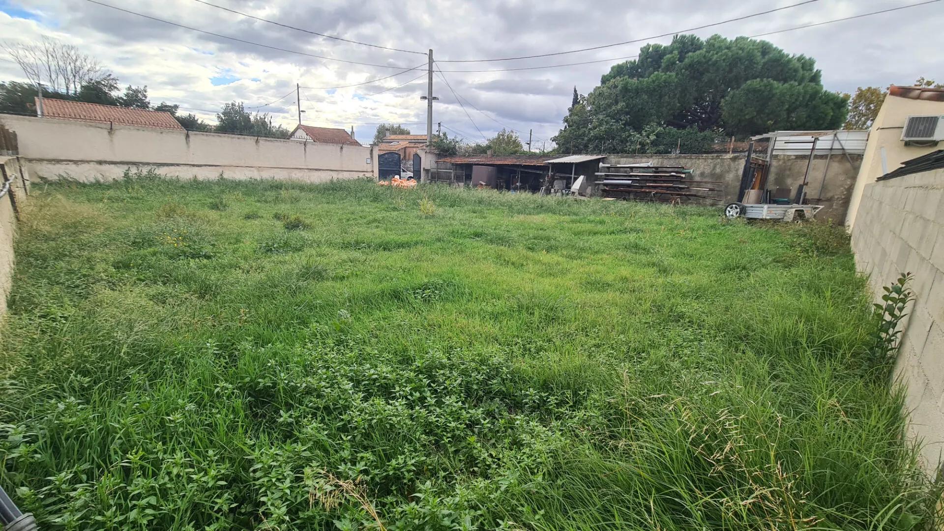 Terrain constructible de 545 m² à Marseille 14ème pour projet immobilier