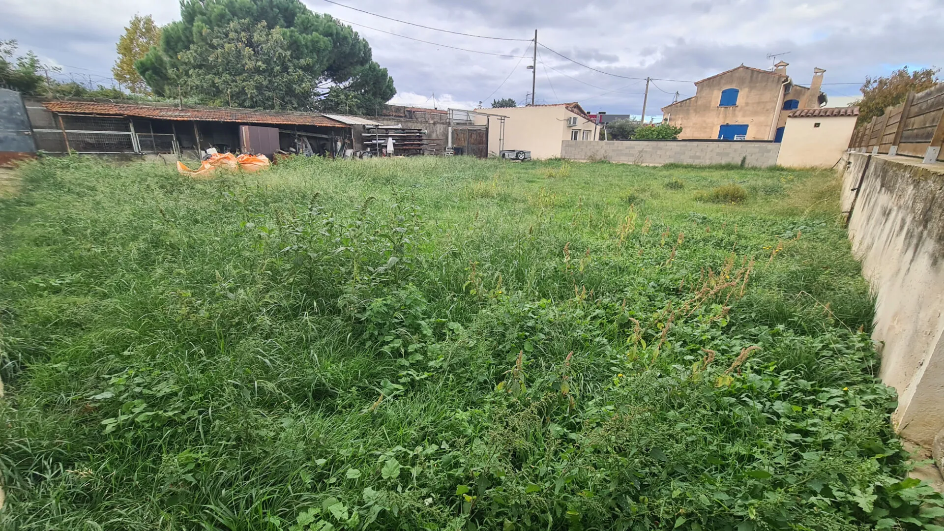 Terrain constructible de 545 m² à Marseille 14ème pour projet immobilier 