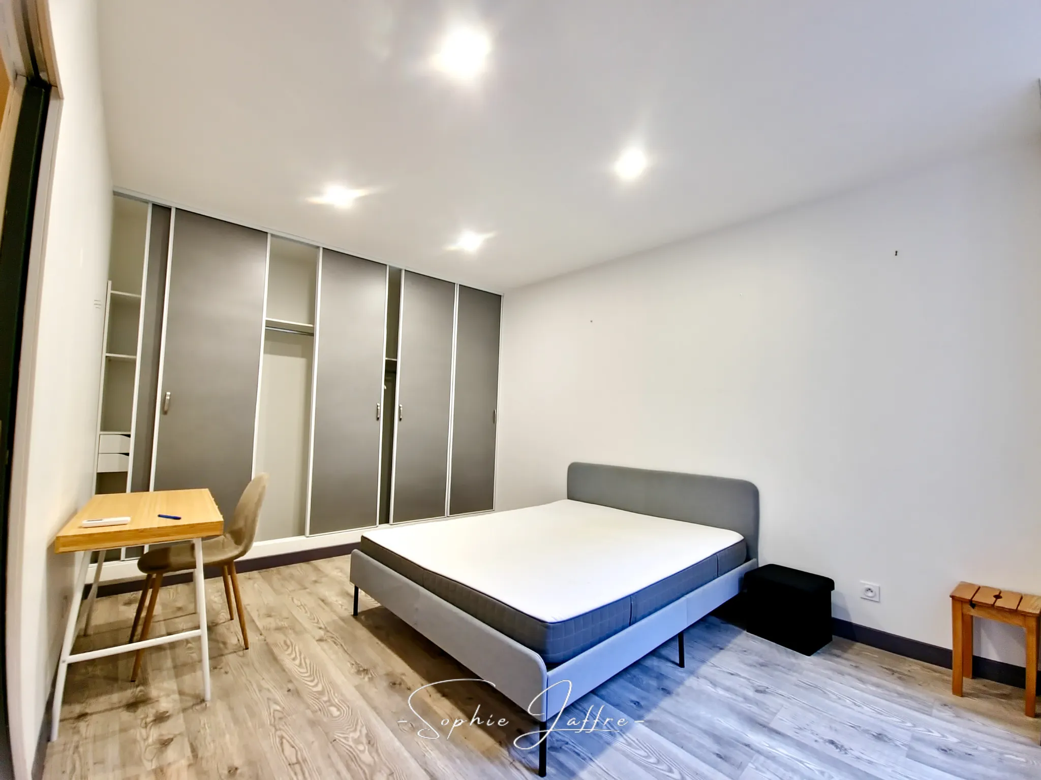 Appartement T4 en centre-ville de Privas avec studio indépendant et forte rentabilité 