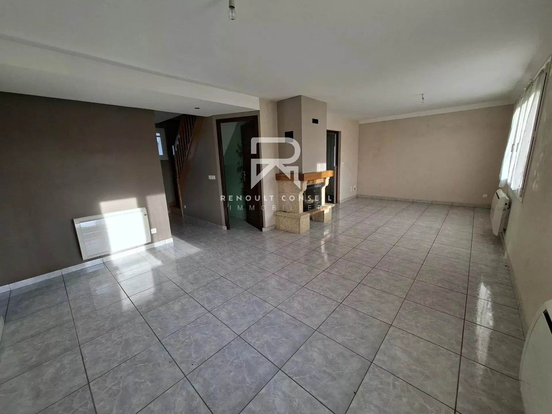 Charmant pavillon rénové de 95 m² avec terrain arboré à Goupil-Othon 