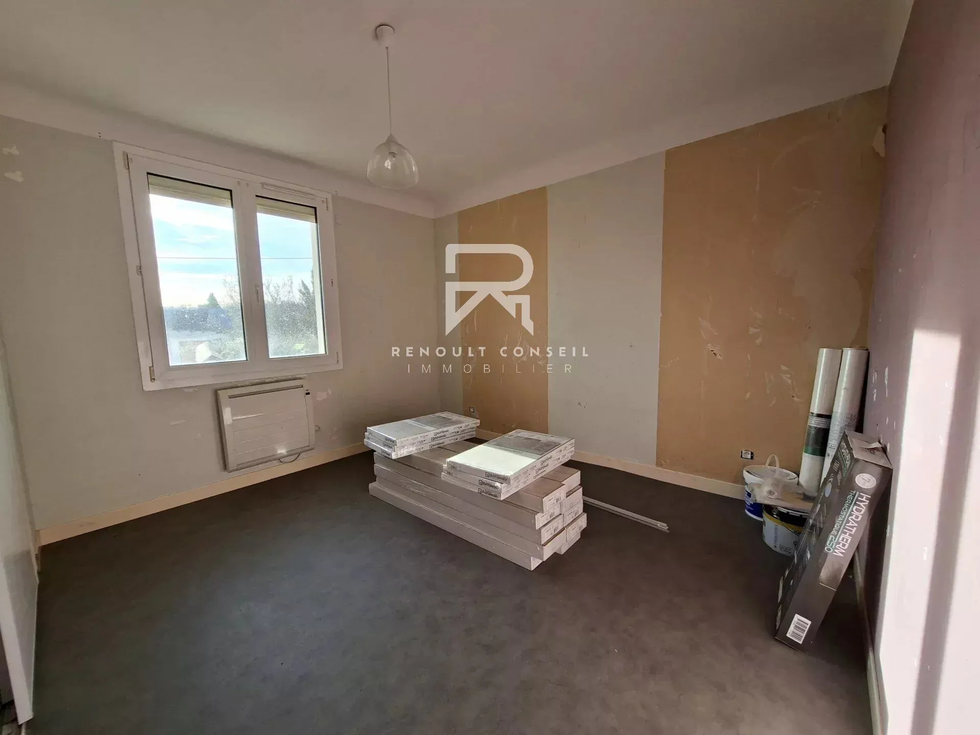 Charmant pavillon rénové de 95 m² avec terrain arboré à Goupil-Othon 