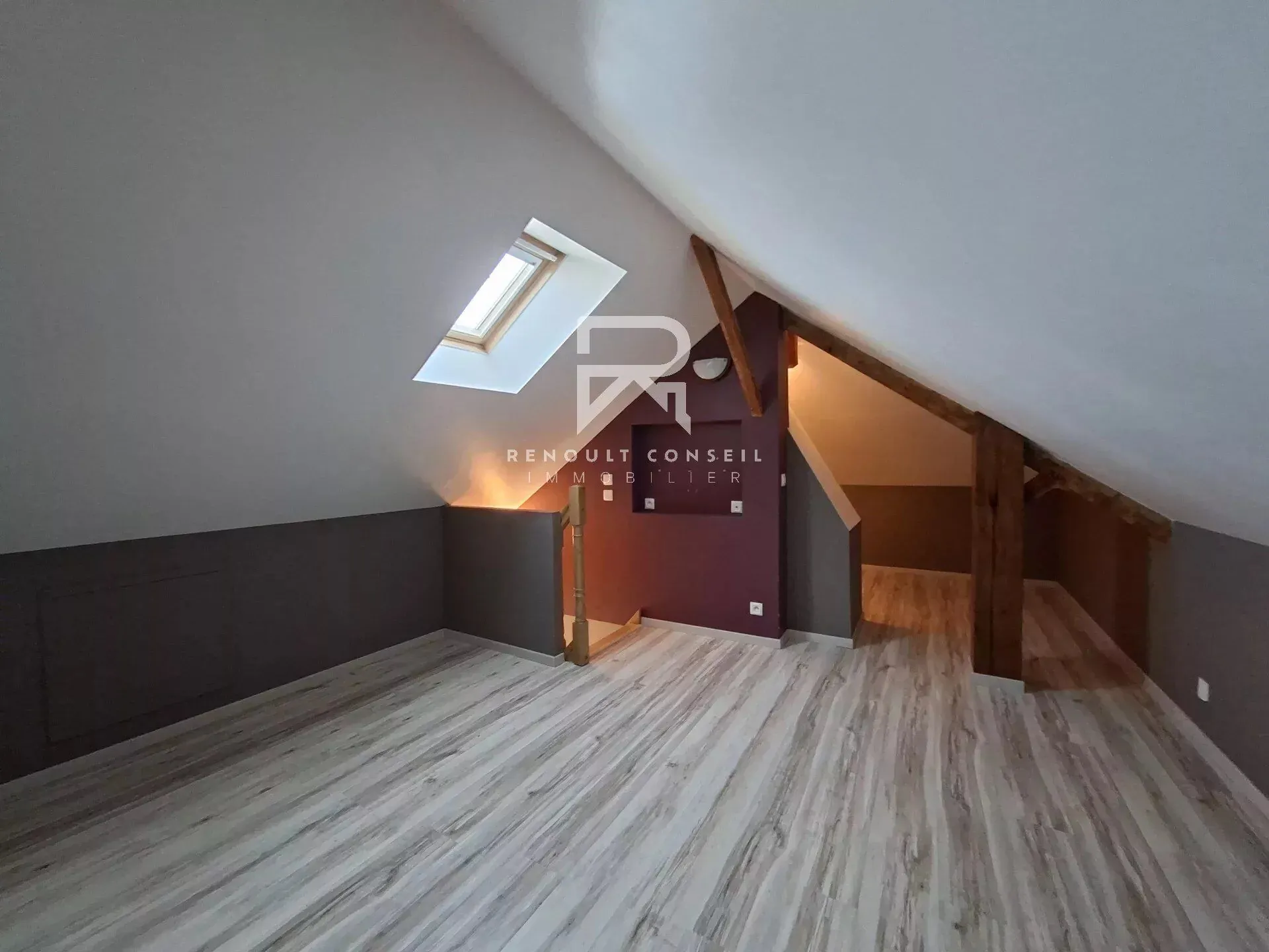 Charmant pavillon rénové de 95 m² avec terrain arboré à Goupil-Othon 