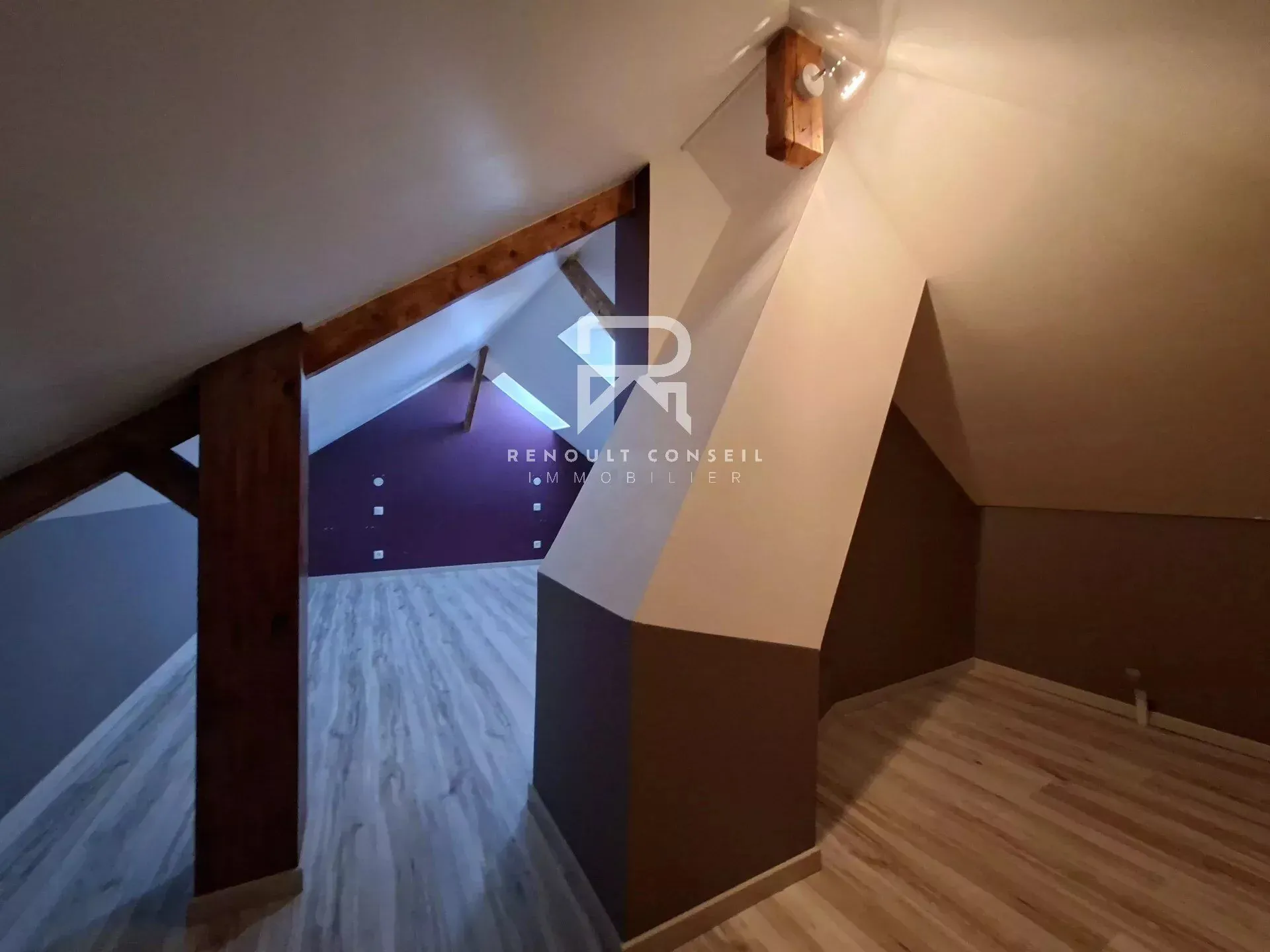 Charmant pavillon rénové de 95 m² avec terrain arboré à Goupil-Othon 