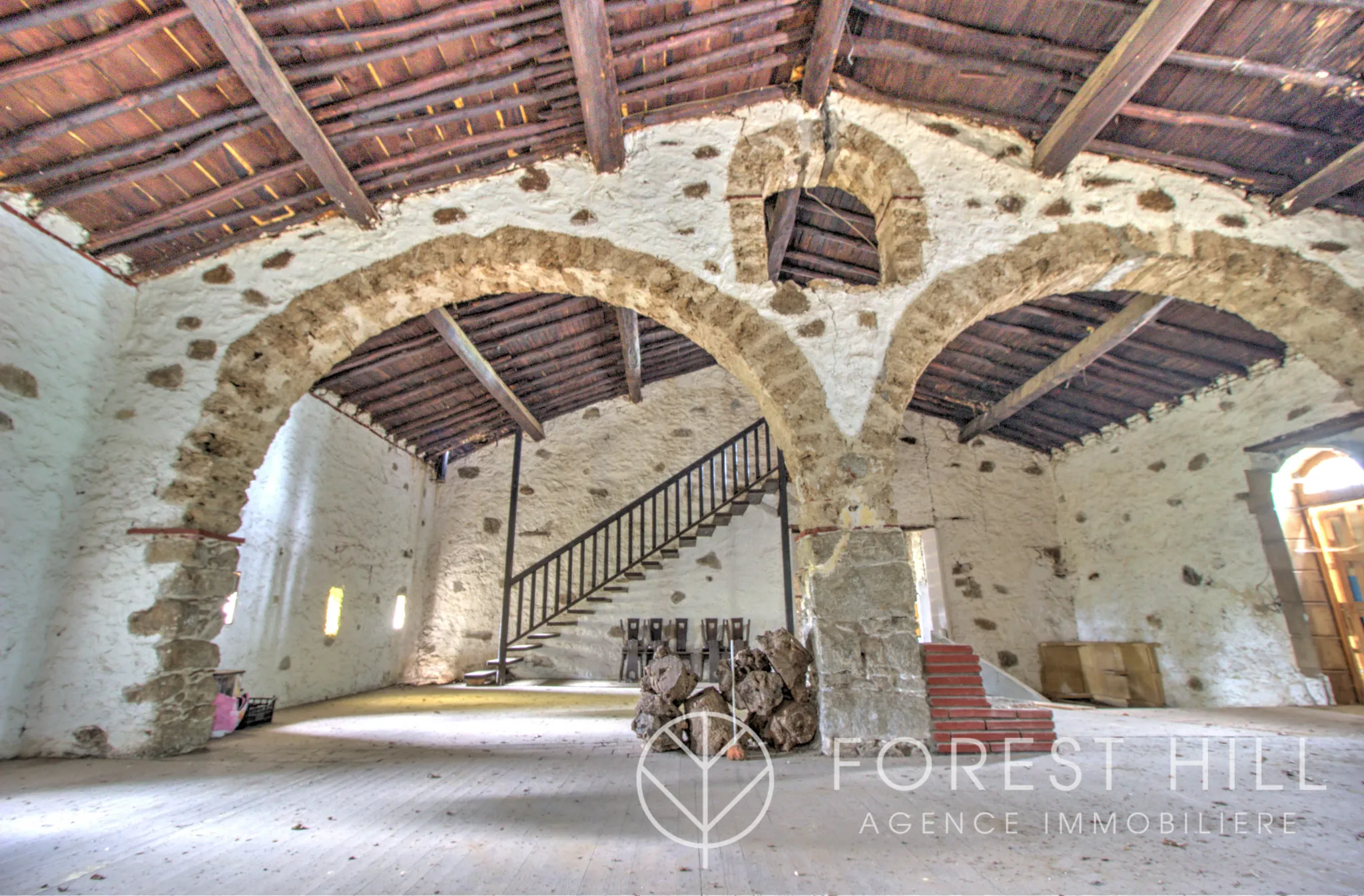 Grande bâtisse à rénover à Corsavy avec terrain de 680 m²