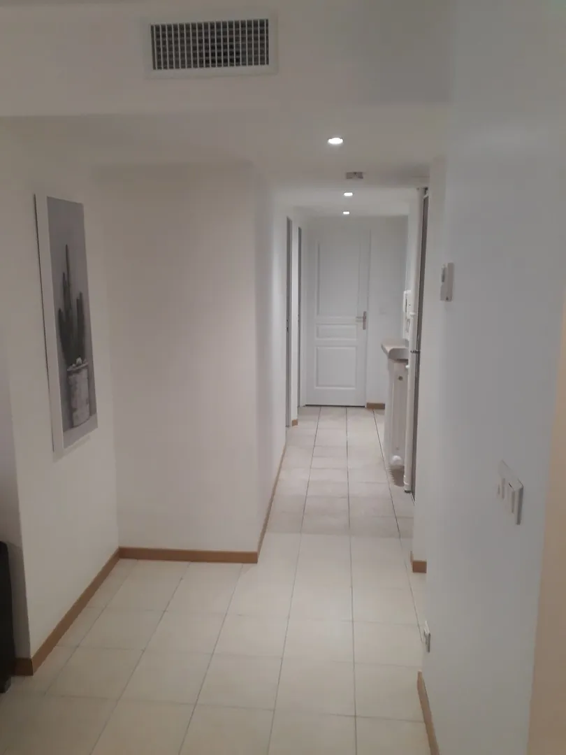 Appartement T3 lumineux de 57,43 m² à Toulon Haute-Ville proche commodités 