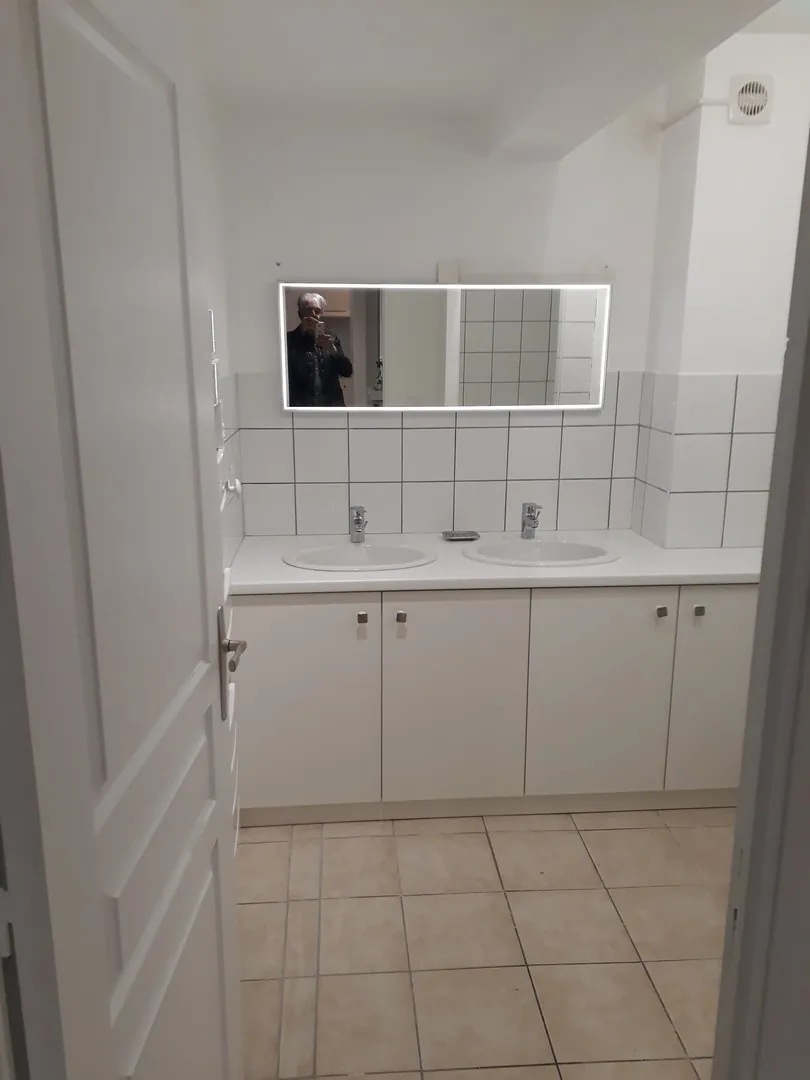 Appartement T3 lumineux de 57,43 m² à Toulon Haute-Ville proche commodités 