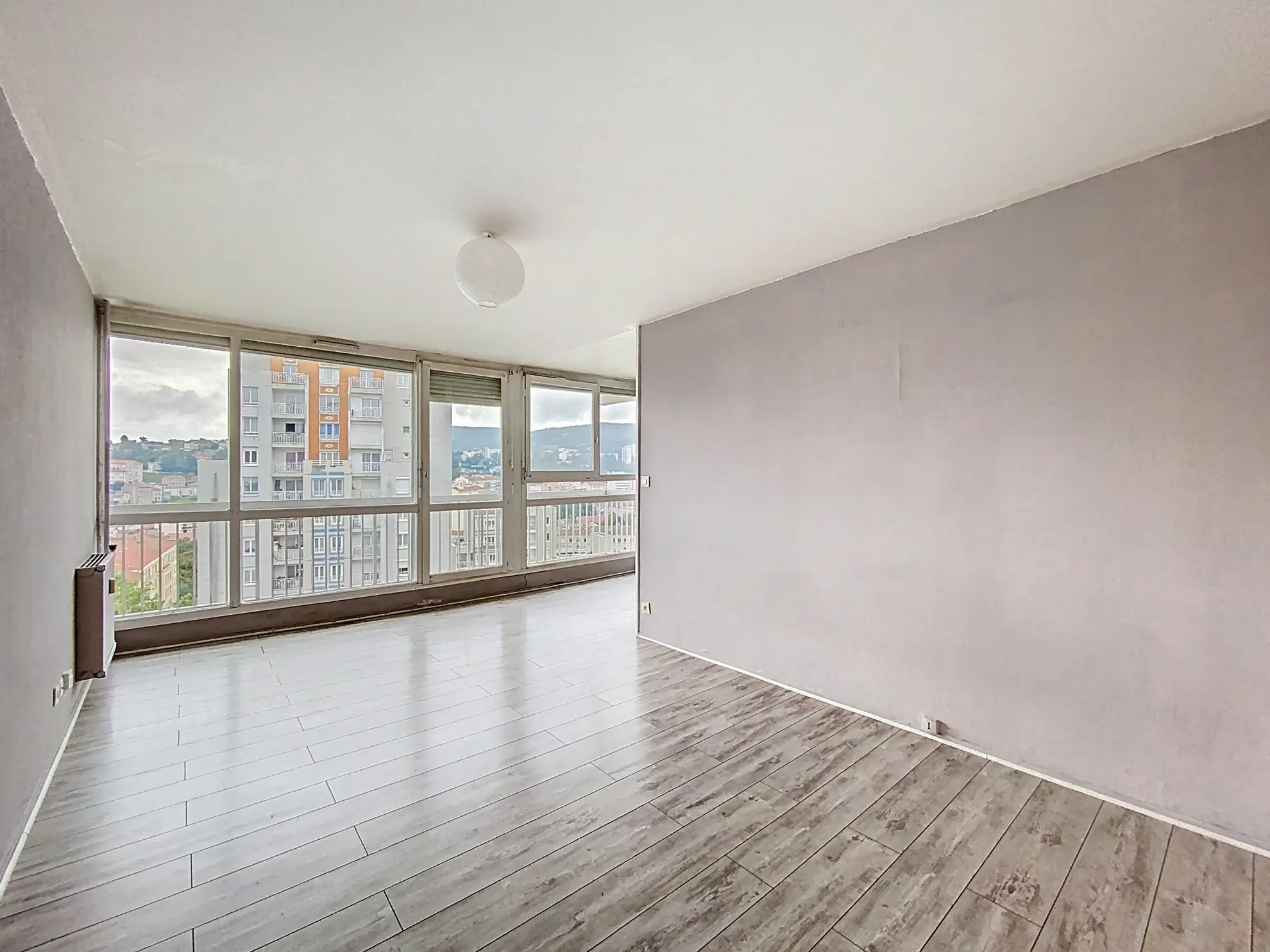 Appartement T1 à vendre à Saint-Étienne avec balcon, garage et cave