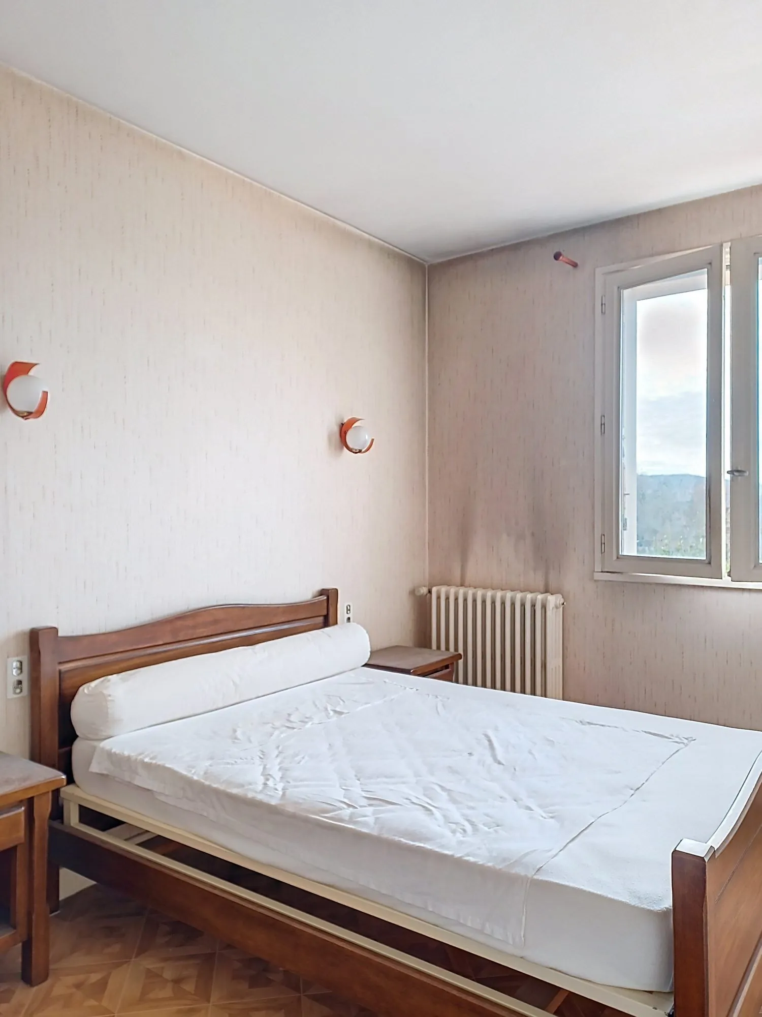 Maison à Réalmont 79m² avec terrasse, garage et potentiel de rénovation, idéal investissement 