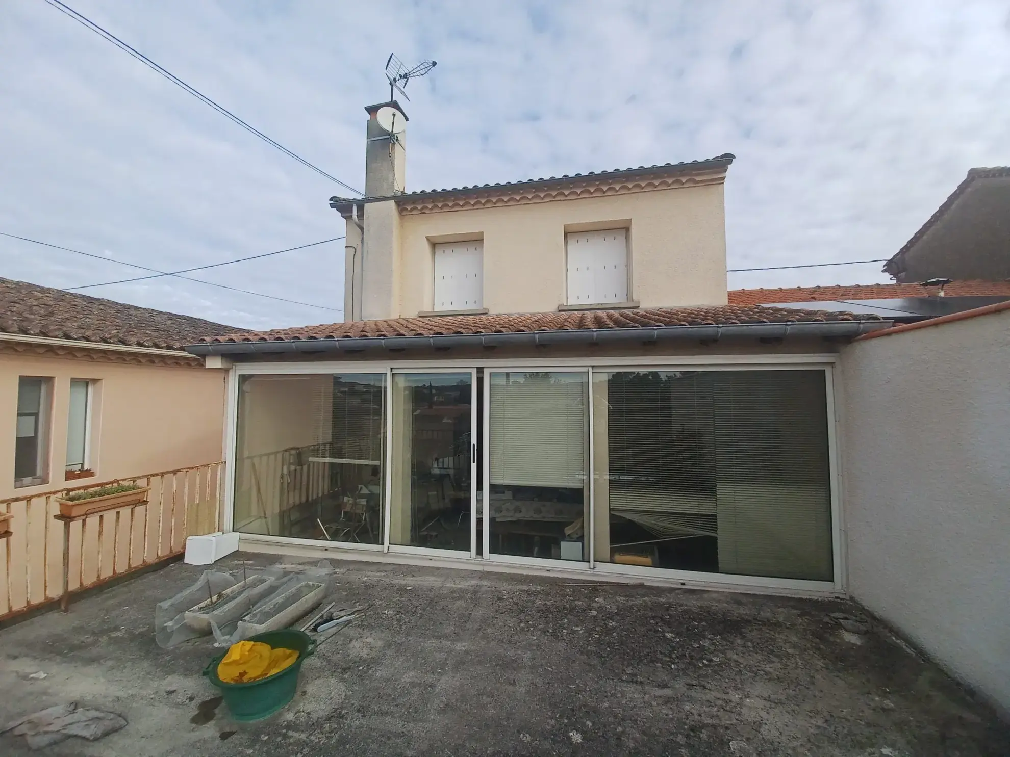 Maison à Réalmont 79m² avec terrasse, garage et potentiel de rénovation, idéal investissement 