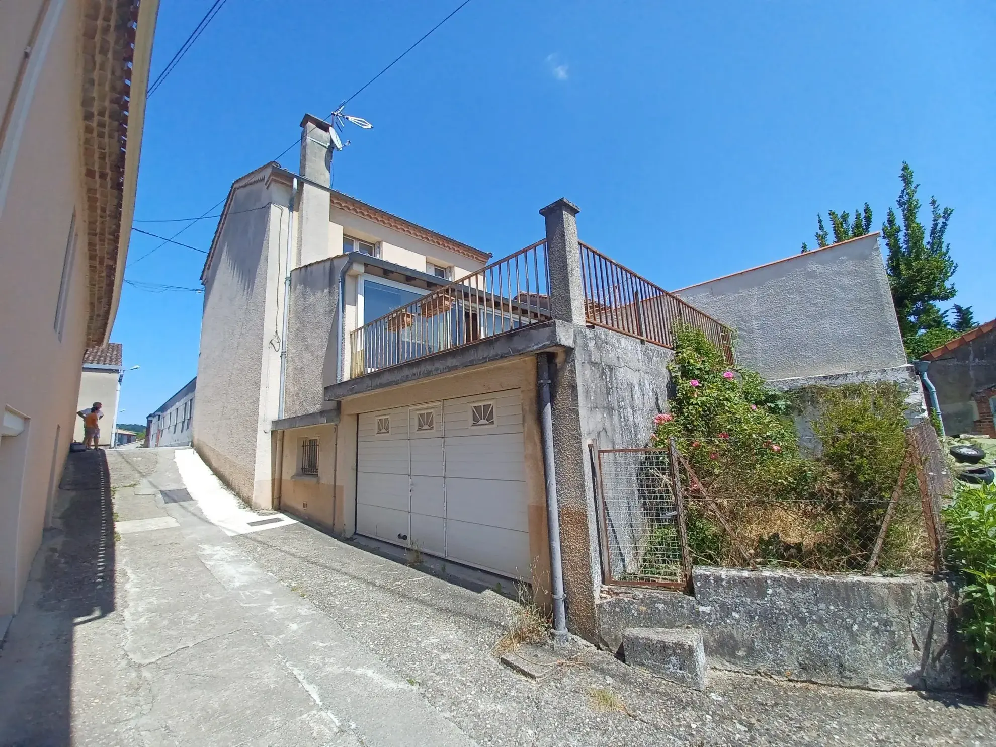 Maison à Réalmont 79m² avec terrasse, garage et potentiel de rénovation, idéal investissement 