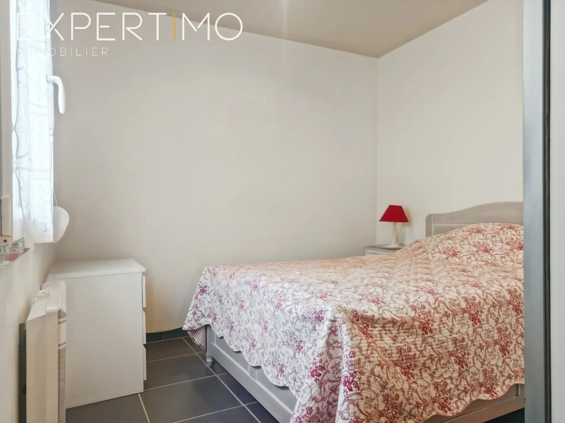 Ensemble immobilier à Rue avec appartements et garages loués, excellente opportunité d’investissement 