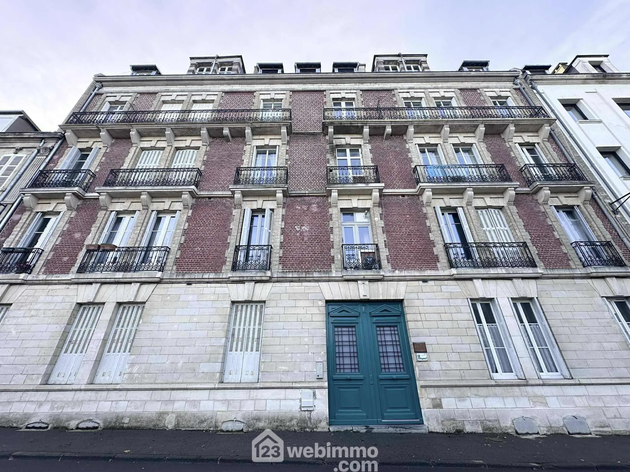 À vendre appartement T2 de 61 m² à Laon, résidence sécurisée avec cave et parking