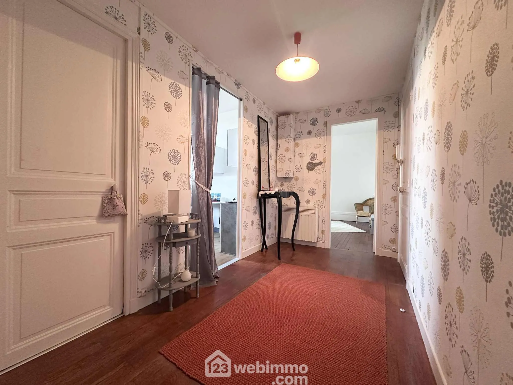 À vendre appartement T2 de 61 m² à Laon, résidence sécurisée avec cave et parking 