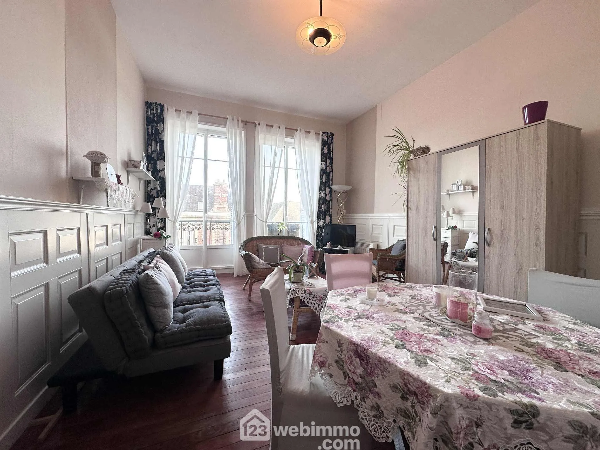 À vendre appartement T2 de 61 m² à Laon, résidence sécurisée avec cave et parking 