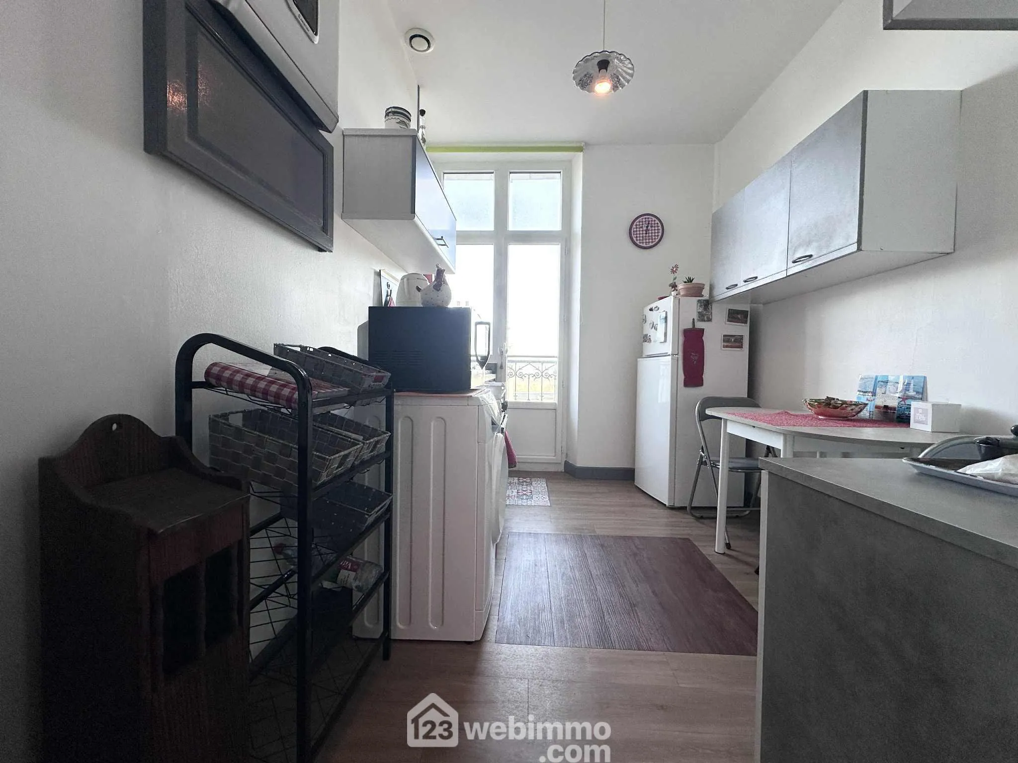 À vendre appartement T2 de 61 m² à Laon, résidence sécurisée avec cave et parking 