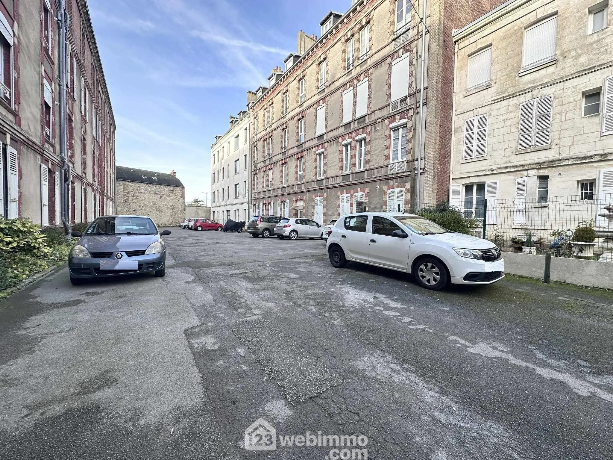 À vendre appartement T2 de 61 m² à Laon, résidence sécurisée avec cave et parking 