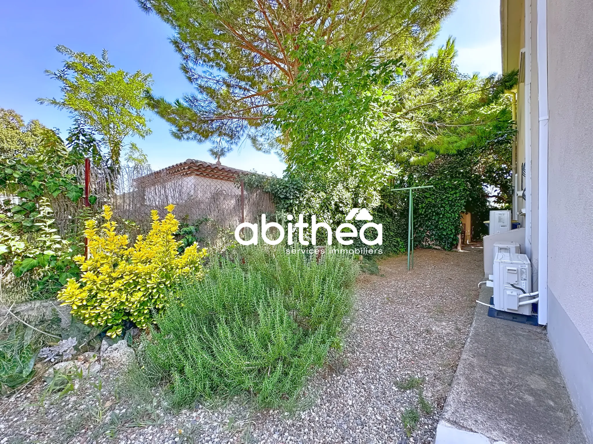 Maison 4 faces rénovée de 110 m² à Béziers, 3 chambres, jardin et garage 