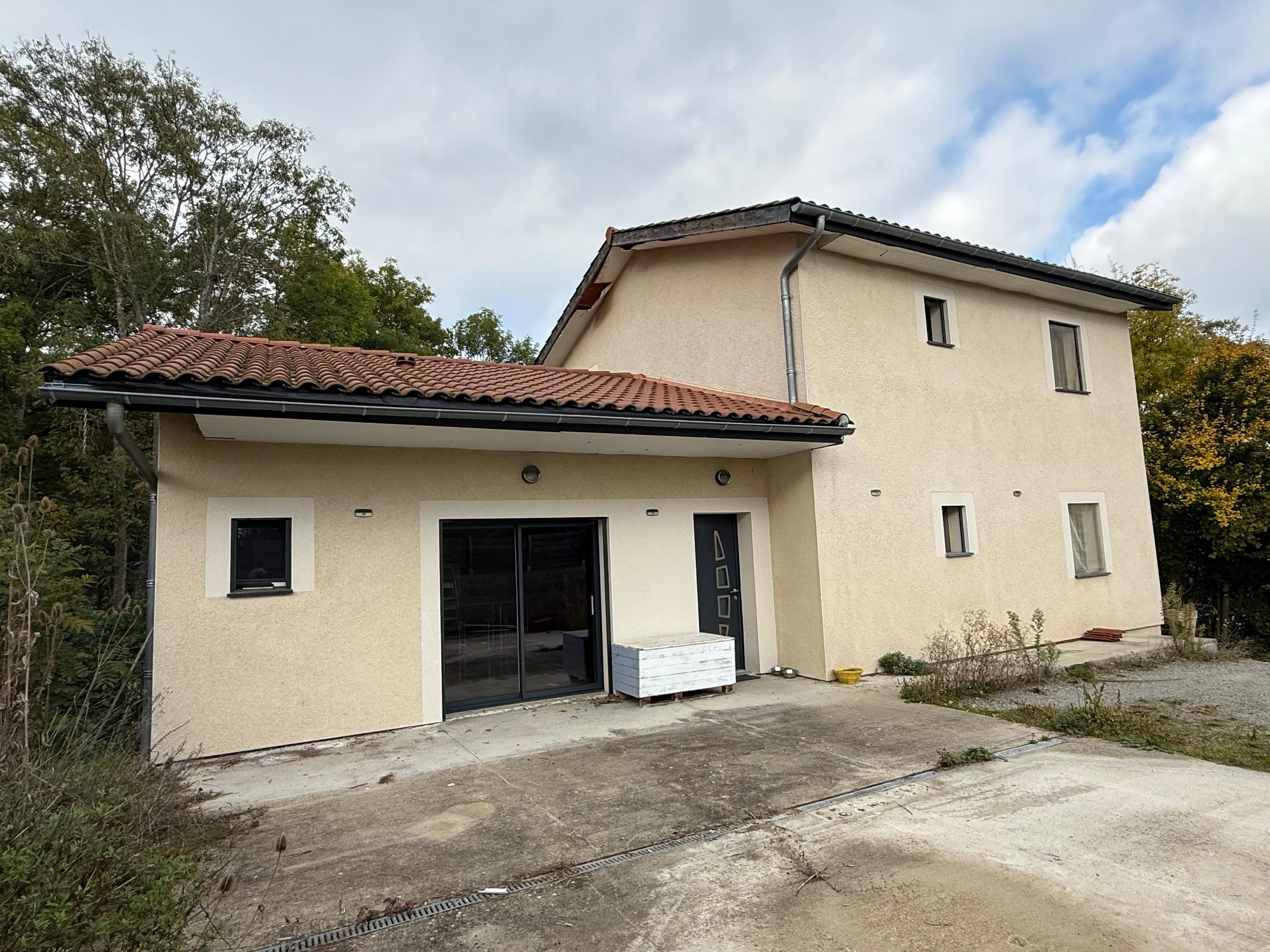 Maison moderne de 152 m² avec grand terrain à Marcilly-le-Châtel