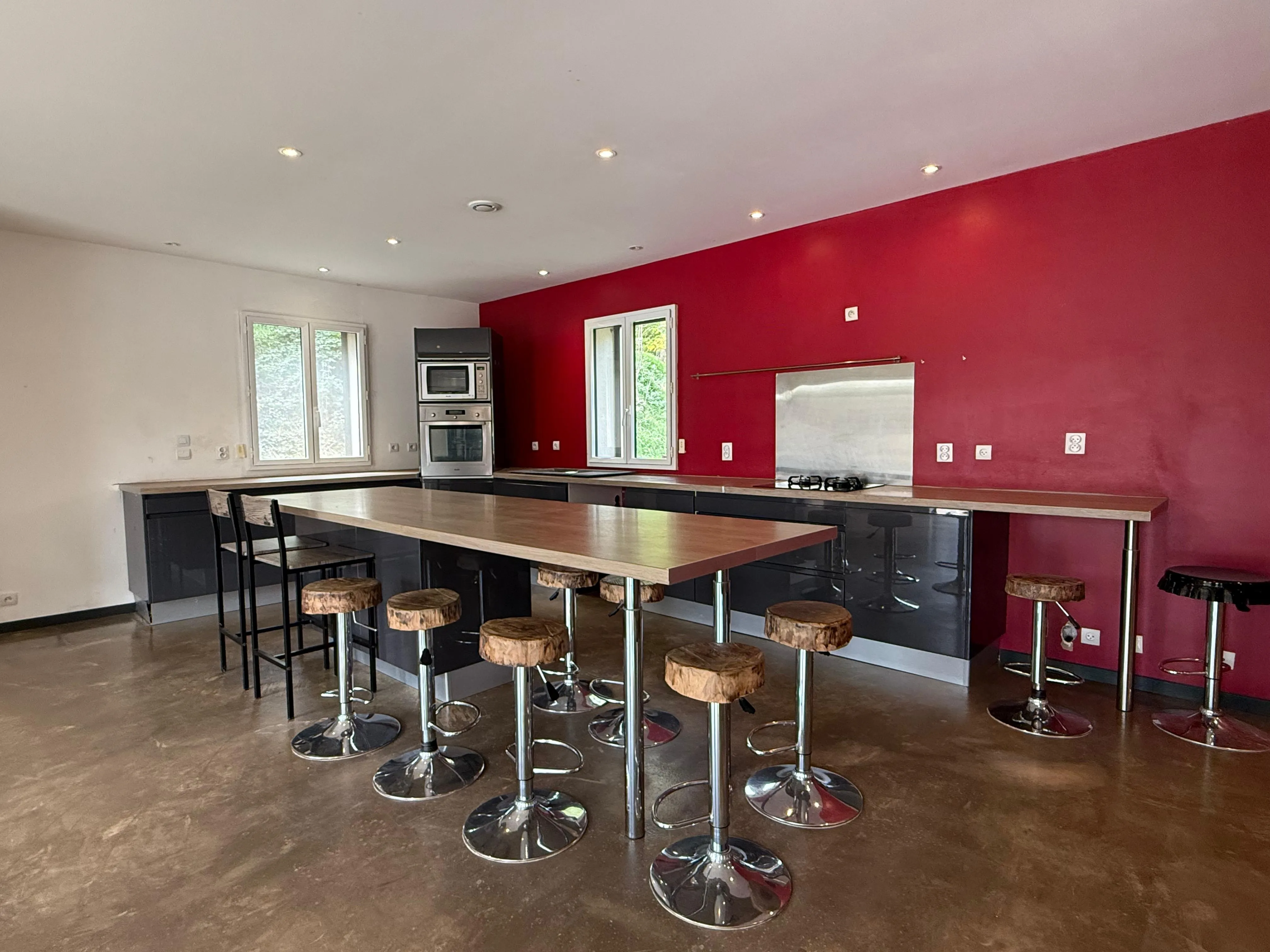 Maison moderne de 152 m² avec grand terrain à Marcilly-le-Châtel 