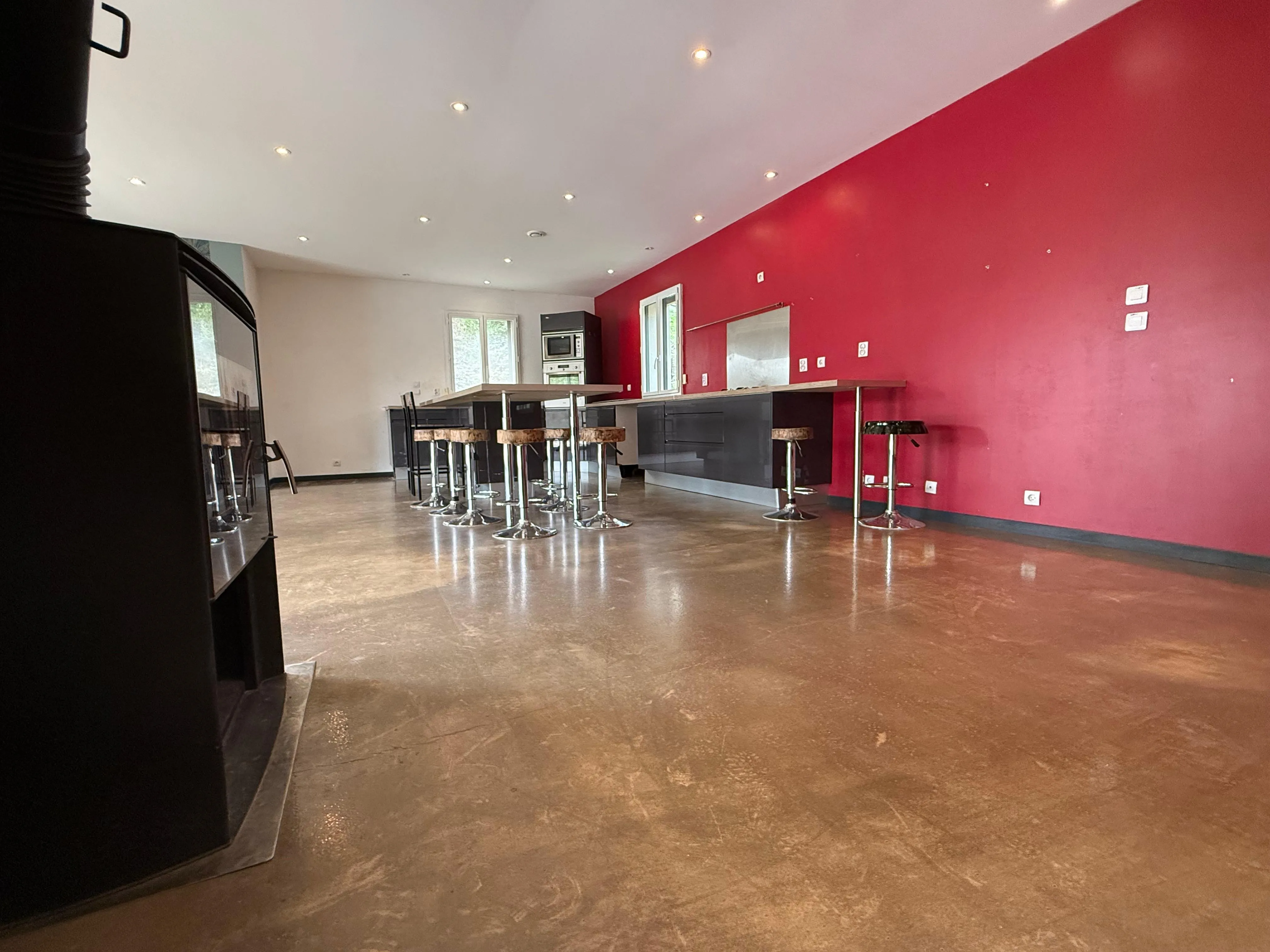 Maison moderne de 152 m² avec grand terrain à Marcilly-le-Châtel 