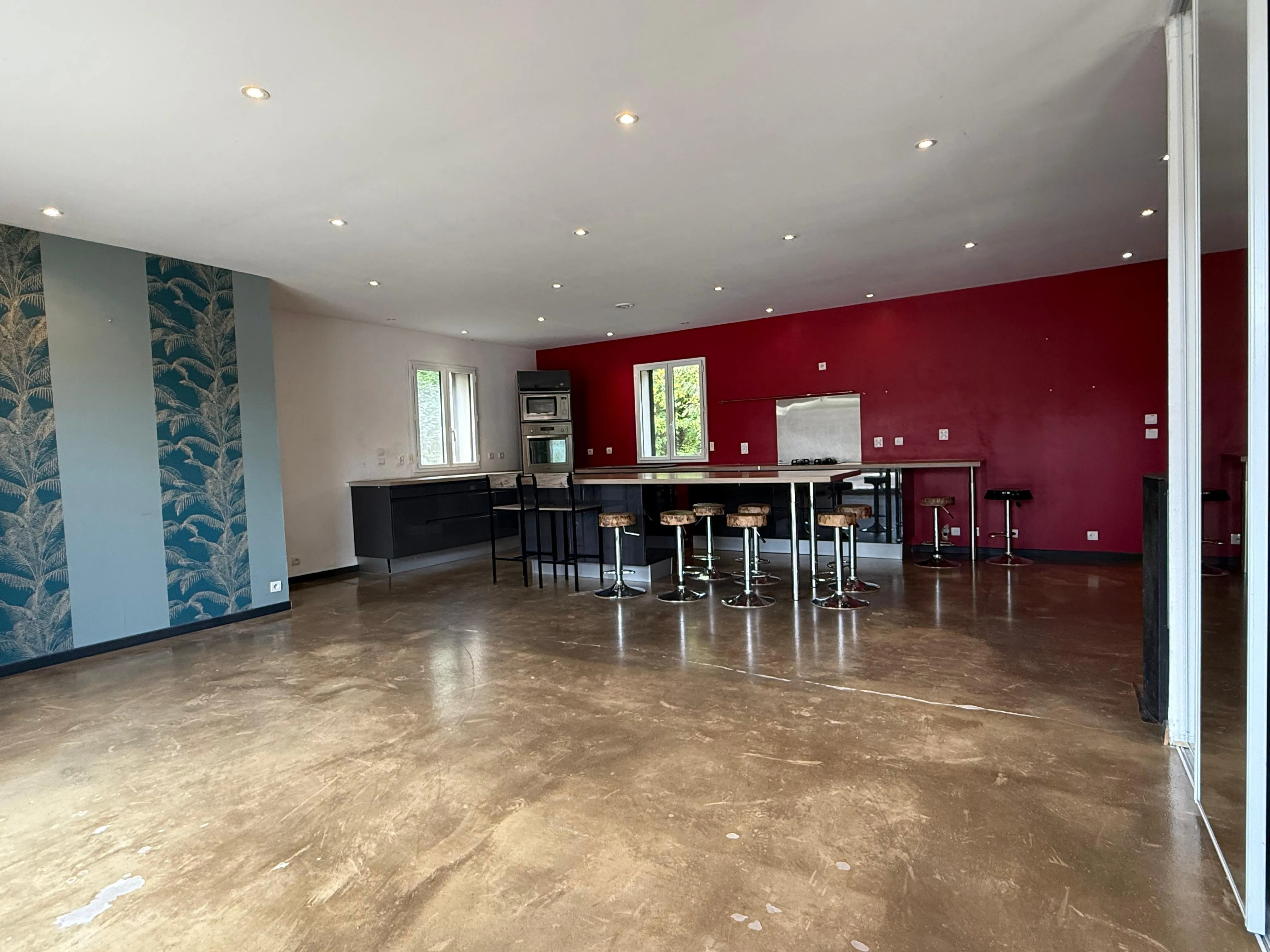 Maison moderne de 152 m² avec grand terrain à Marcilly-le-Châtel 