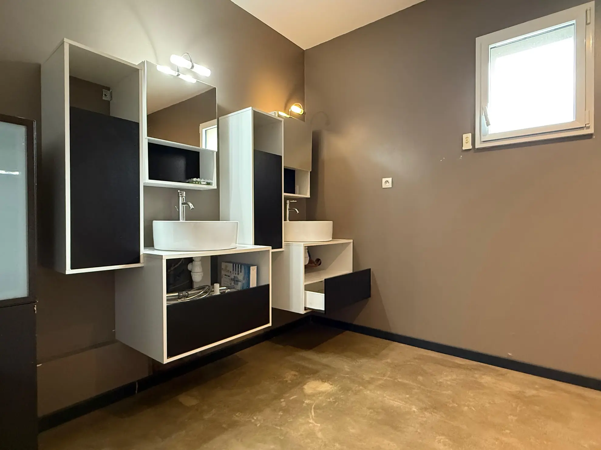 Maison moderne de 152 m² avec grand terrain à Marcilly-le-Châtel 