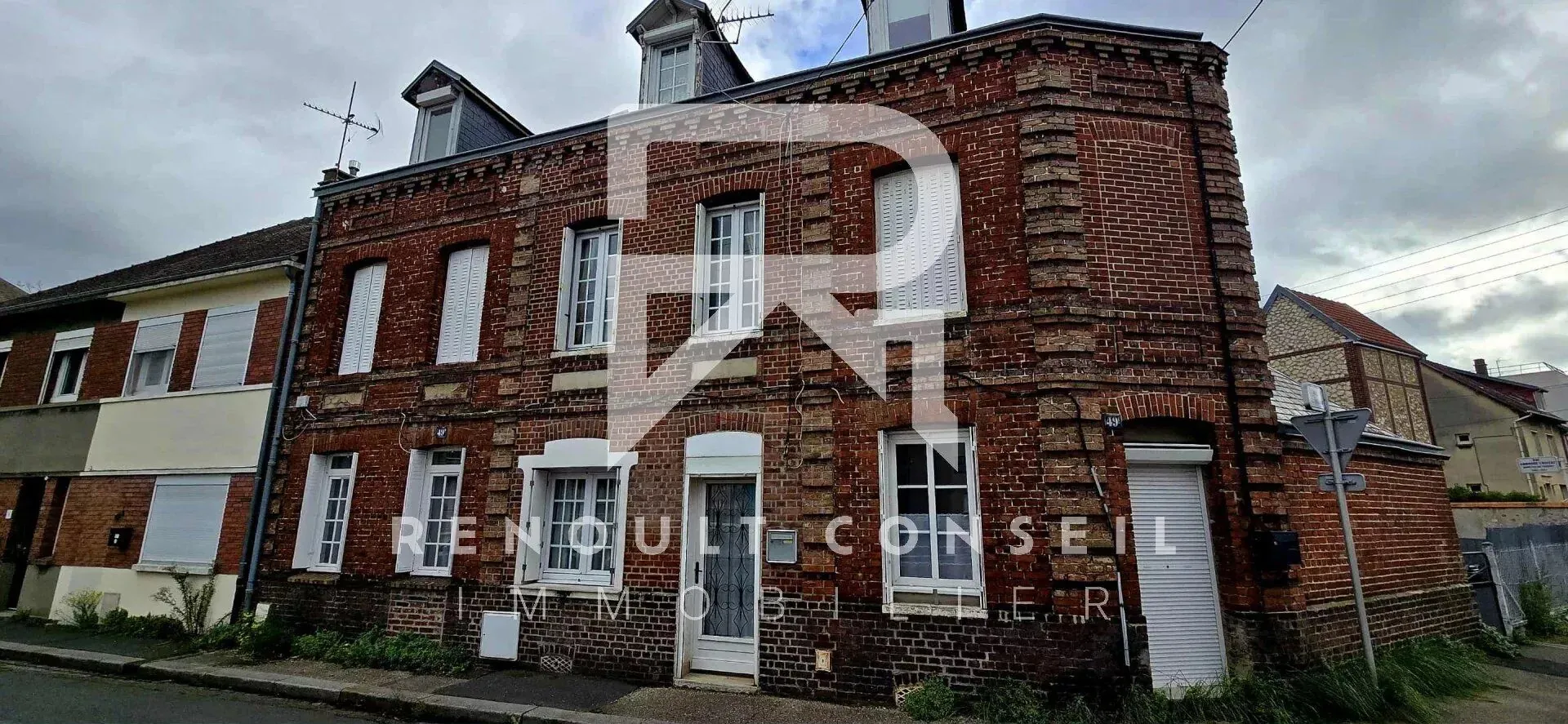 Maison de ville avec garage à Sotteville-lès-Rouen – 54 m², 2 chambres, proche commodités
