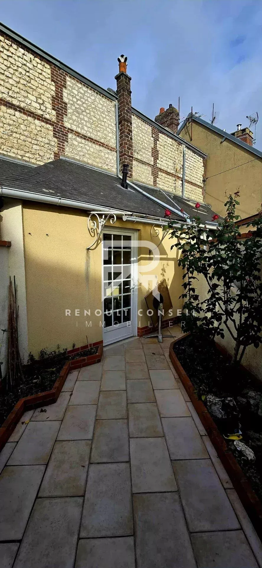 Maison de ville avec garage à Sotteville-lès-Rouen – 54 m², 2 chambres, proche commodités 