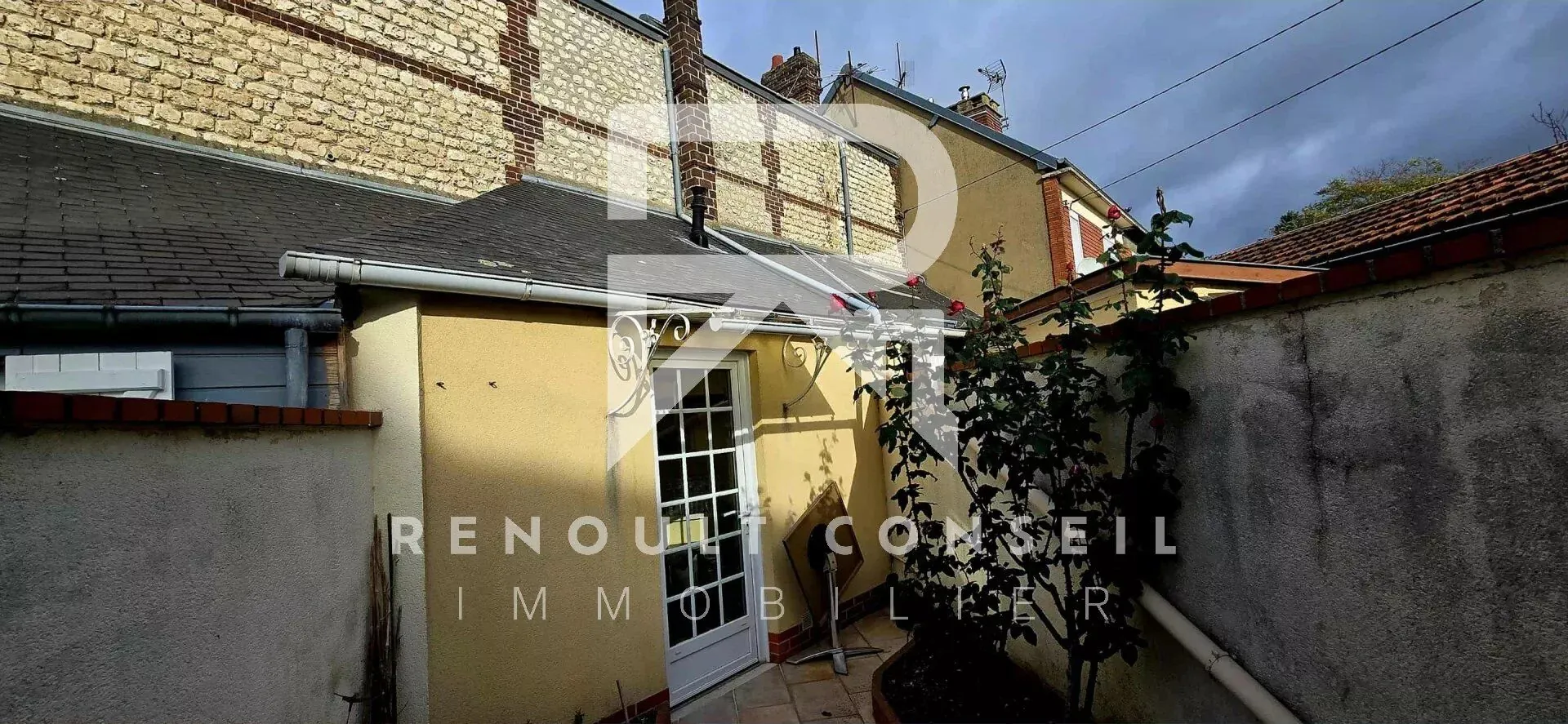 Maison de ville avec garage à Sotteville-lès-Rouen – 54 m², 2 chambres, proche commodités 