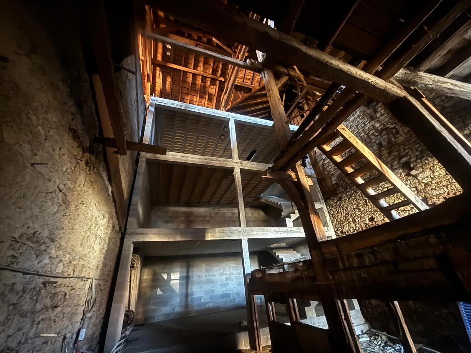 Belle grange de 100 m² avec fort potentiel à Labergement Sainte Marie