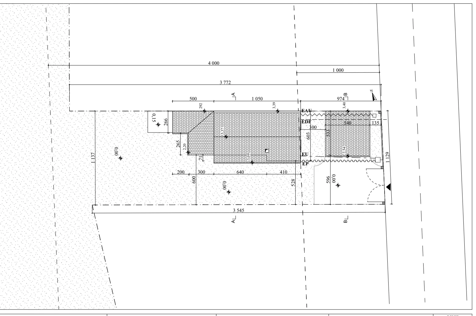Terrain constructible de 3 059 m² à Guérard avec maison en cours de finition 