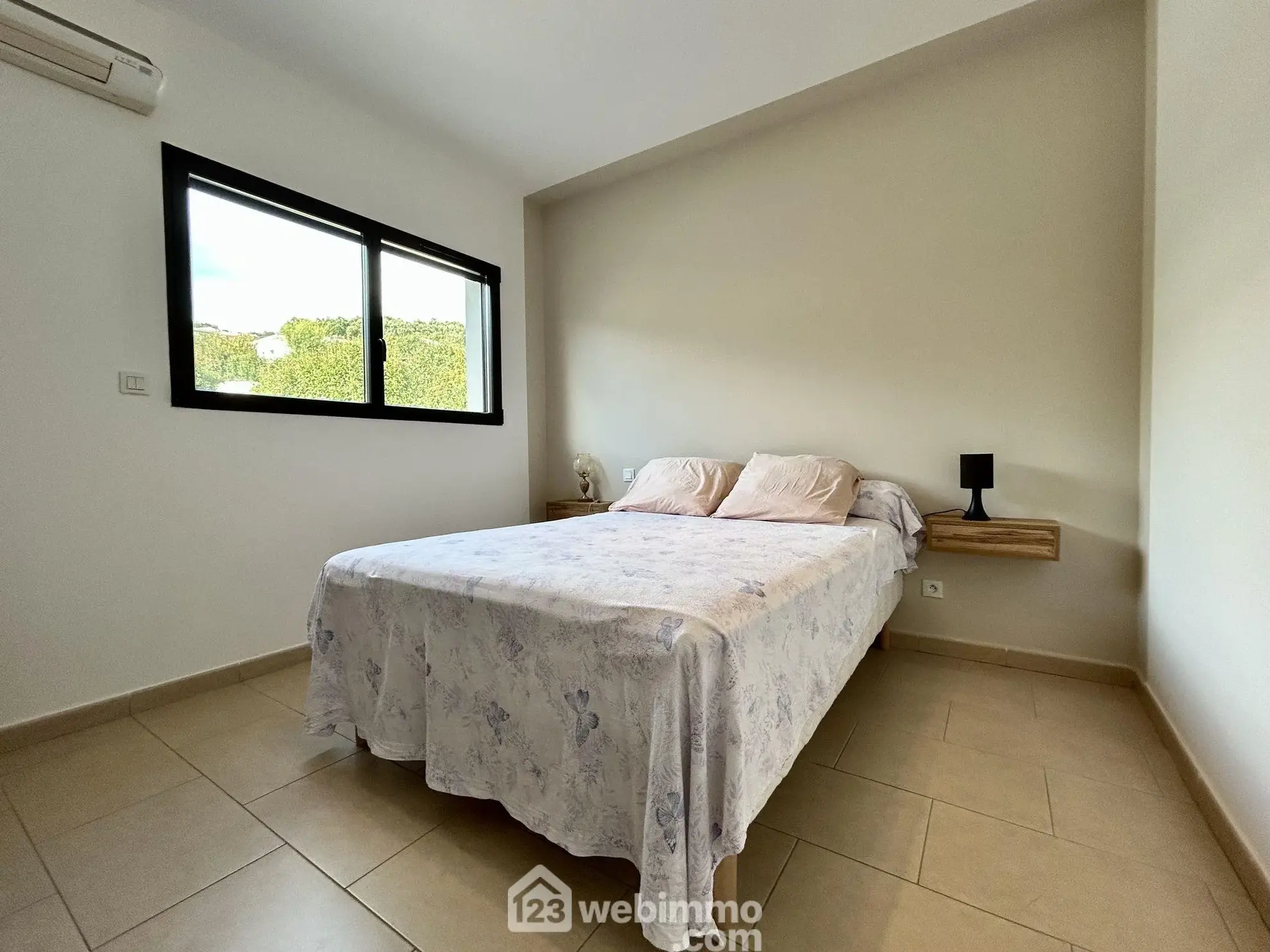 Appartement 3 pièces de 63 m² à Biguglia avec terrasse et parking - Vue mer 