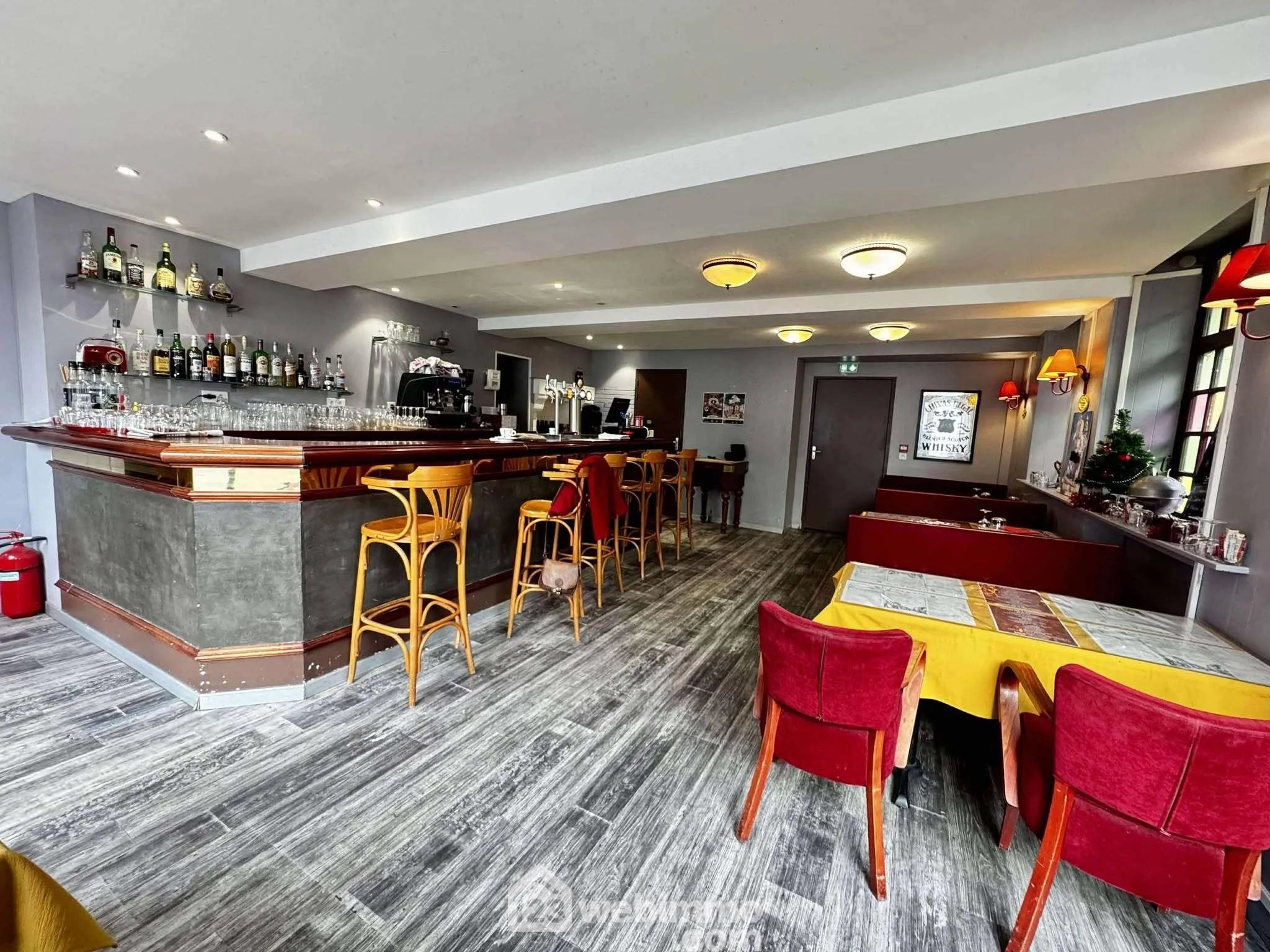 Fonds de commerce de restaurant à vendre à Laon – emplacement privilégié avec cave et licence 