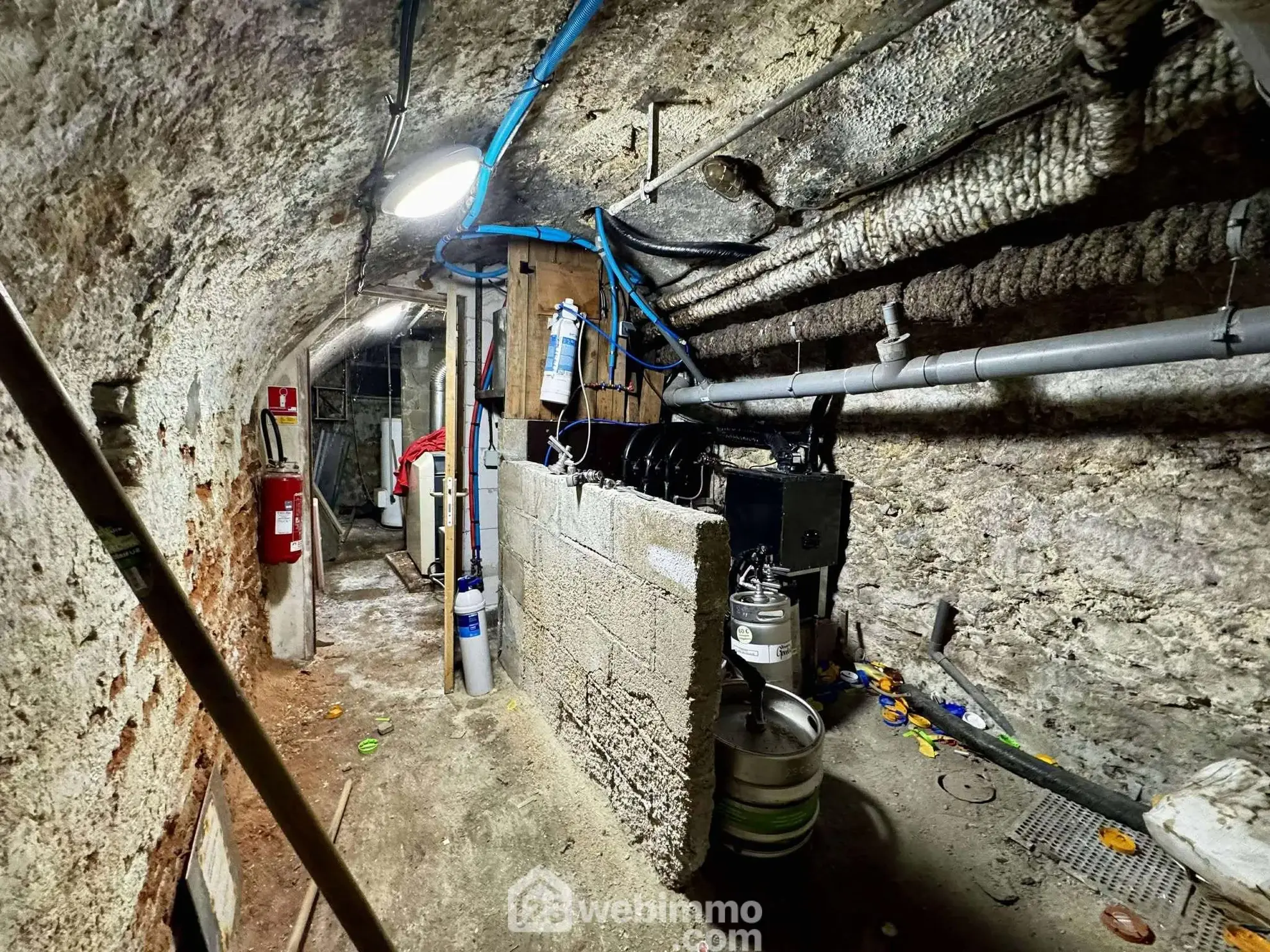 Fonds de commerce de restaurant à vendre à Laon – emplacement privilégié avec cave et licence 