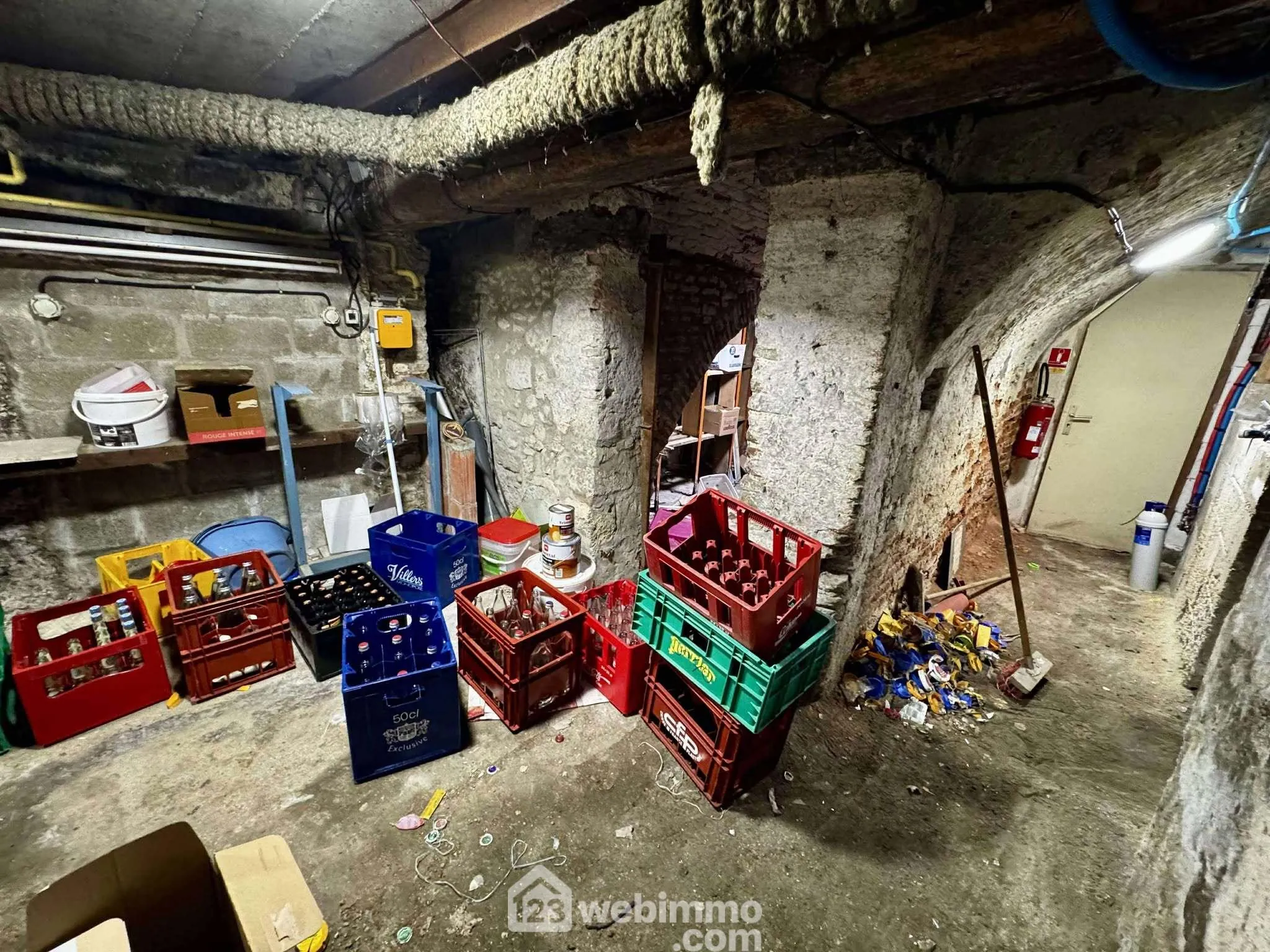 Fonds de commerce de restaurant à vendre à Laon – emplacement privilégié avec cave et licence 