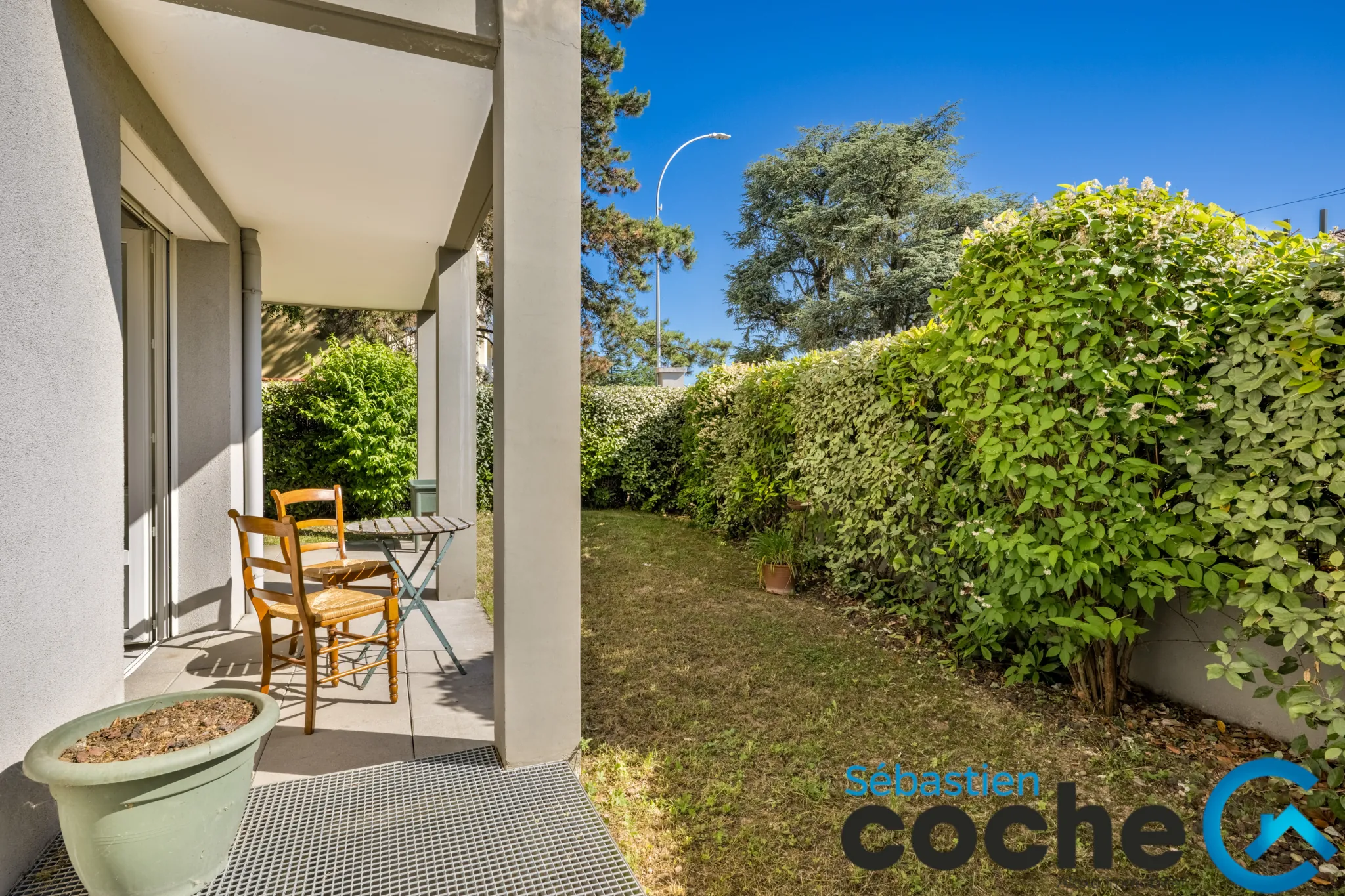 Appartement T3 en Rez-de-Jardin à Bron avec Jardin Privatif et Garage