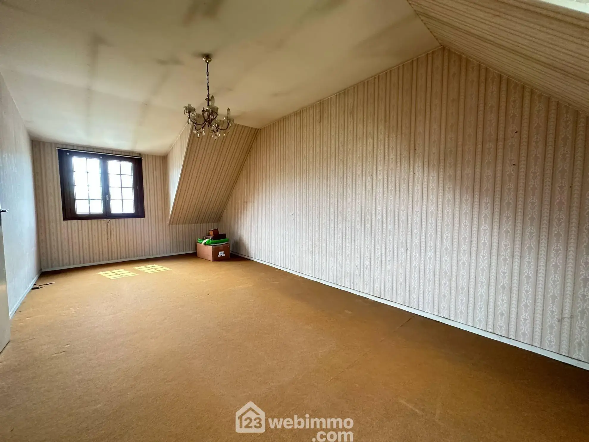 Spacieuse maison de 106 m² à Chambry avec 4 chambres et garage 