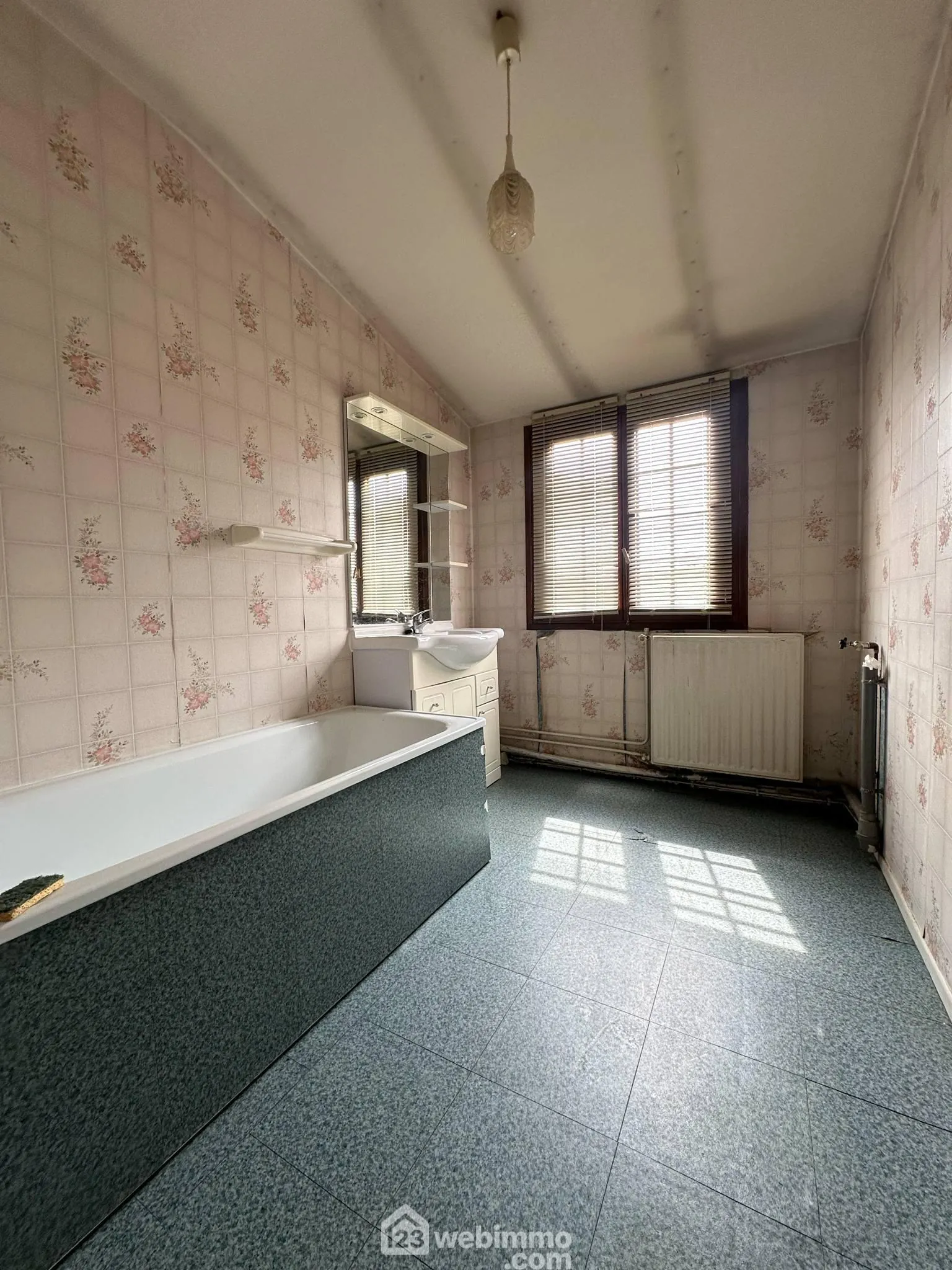 Spacieuse maison de 106 m² à Chambry avec 4 chambres et garage 