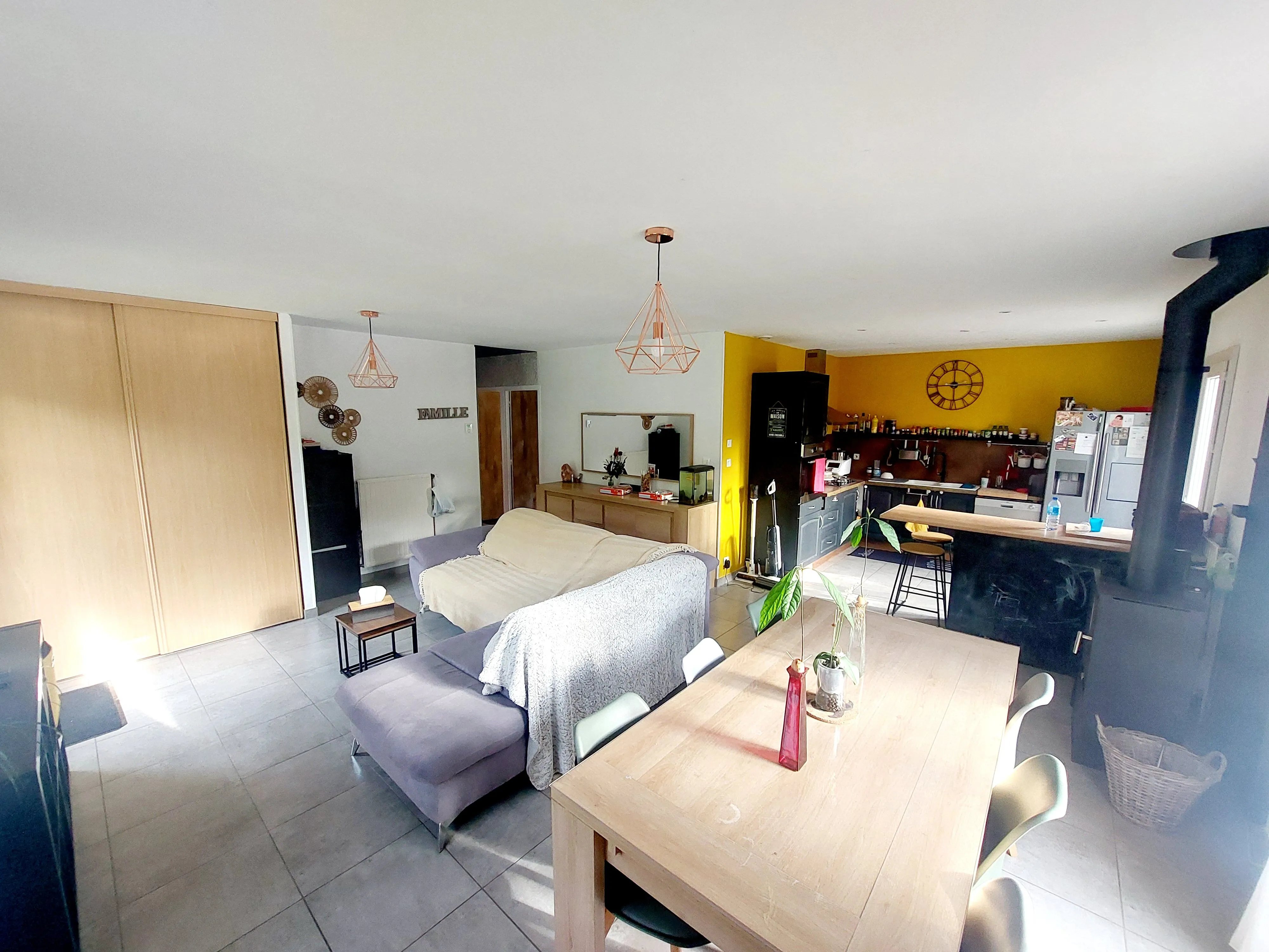 Maison 5 chambres à Champdieu - 126 m² avec terrain et panneaux solaires 