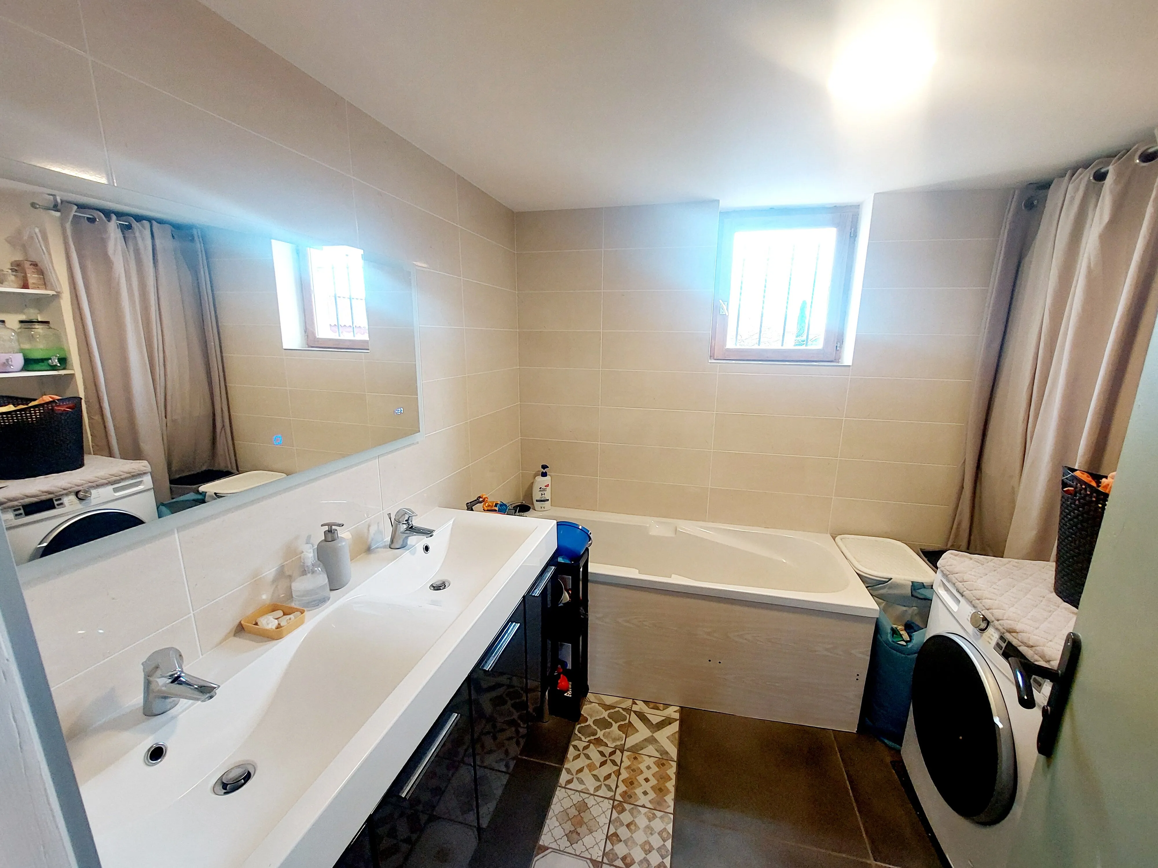 Maison 5 chambres à Champdieu - 126 m² avec terrain et panneaux solaires 