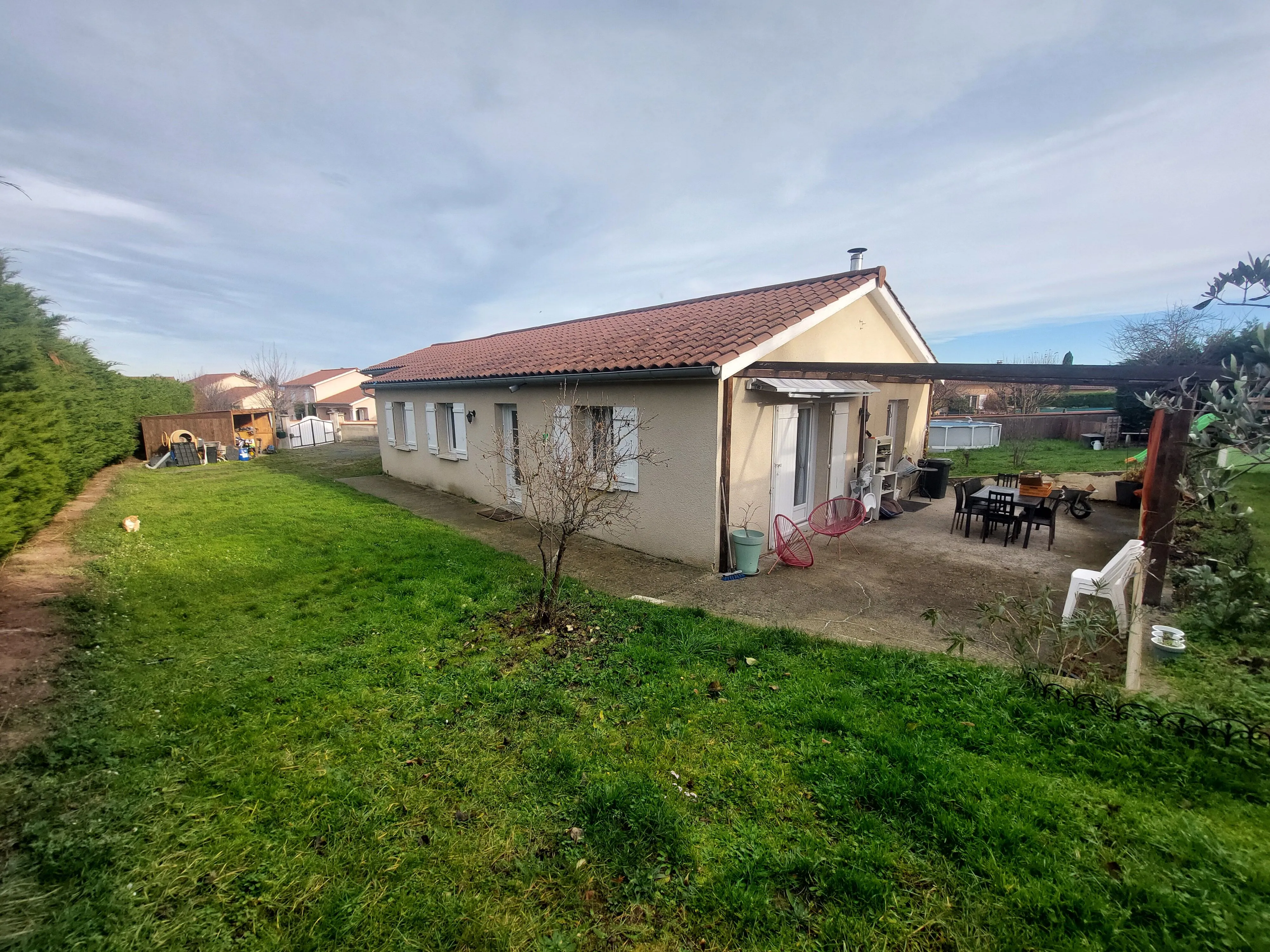 Maison 5 chambres à Champdieu - 126 m² avec terrain et panneaux solaires