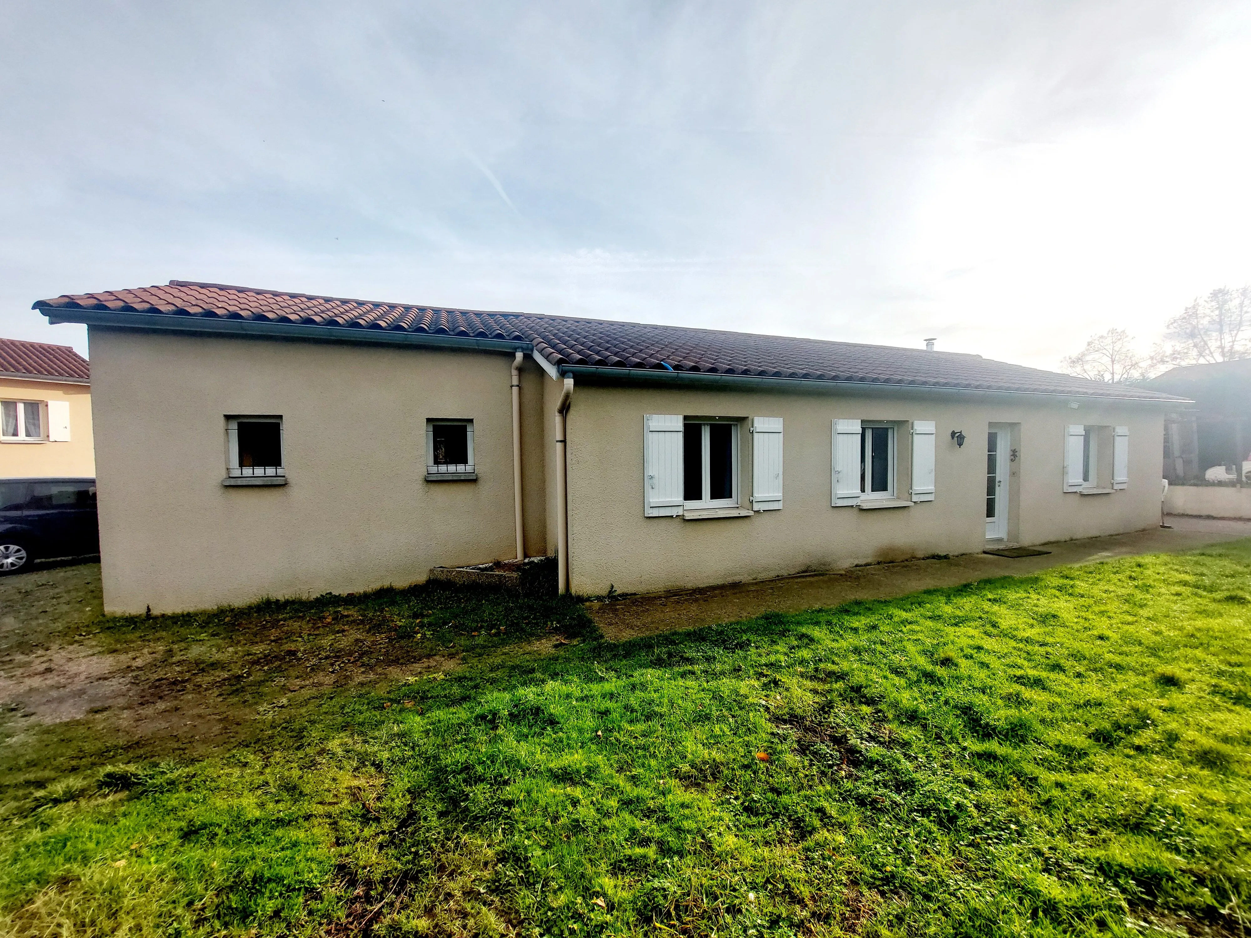 Maison 5 chambres à Champdieu - 126 m² avec terrain et panneaux solaires 