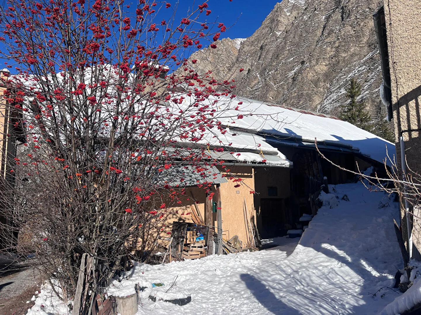 Magnifique maison avec grange à Crévoux - 370 m², potentiel exceptionnel