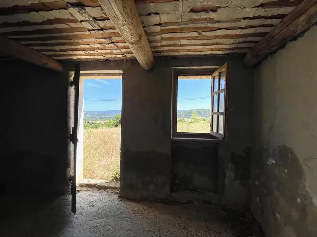 Cabanon agricole authentique à Gordes, 18 m2, zone agricole 