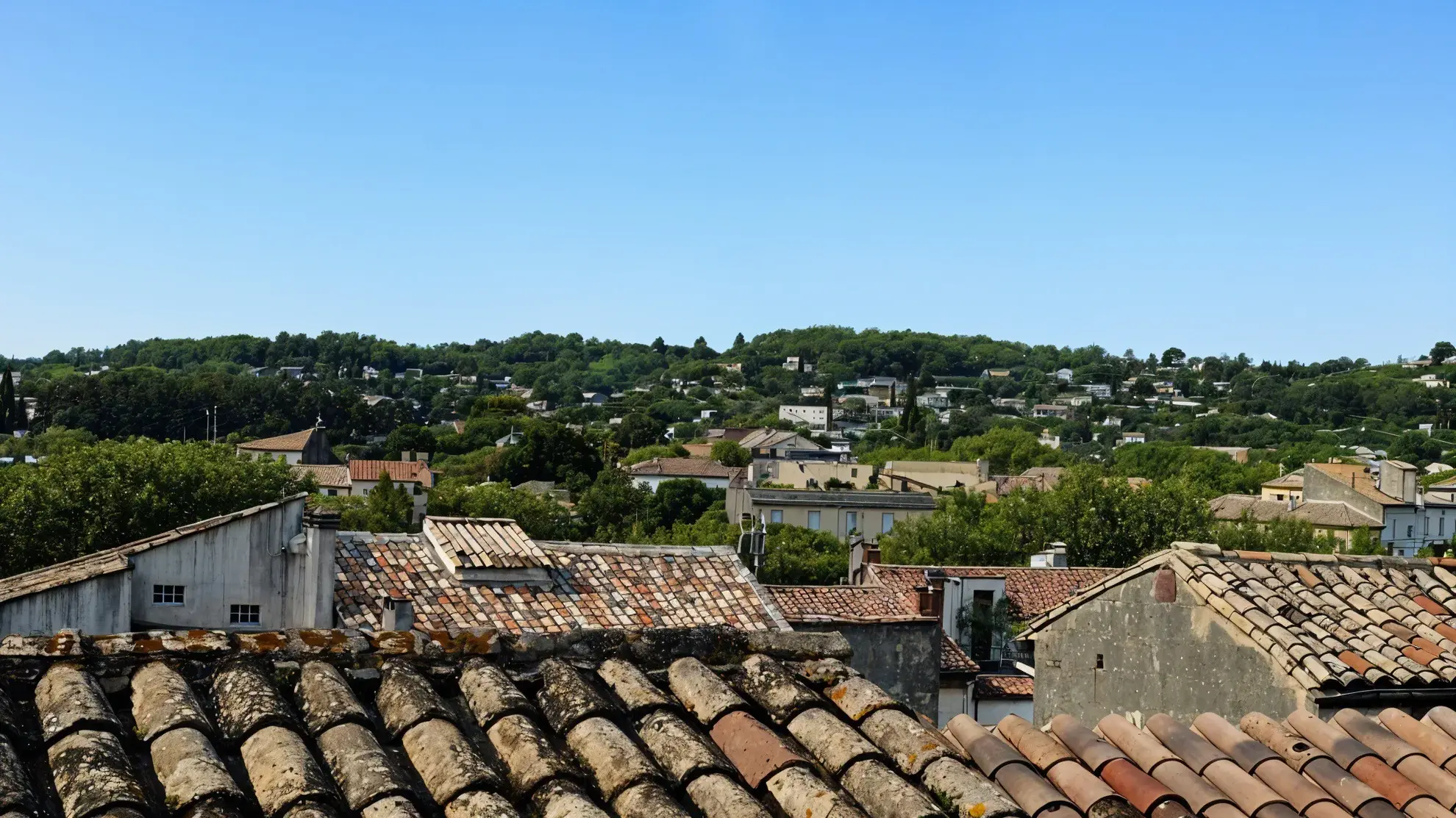 Maison de village de 130 m² en centre historique à Sommières, 6 pièces à rafraîchir 